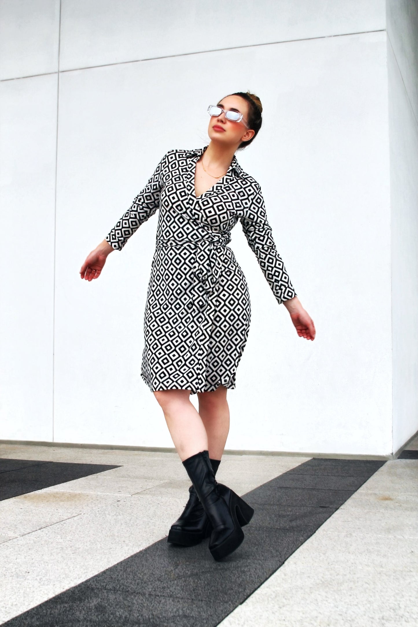SURREALISM geometric wrap dress, medium >> black + white