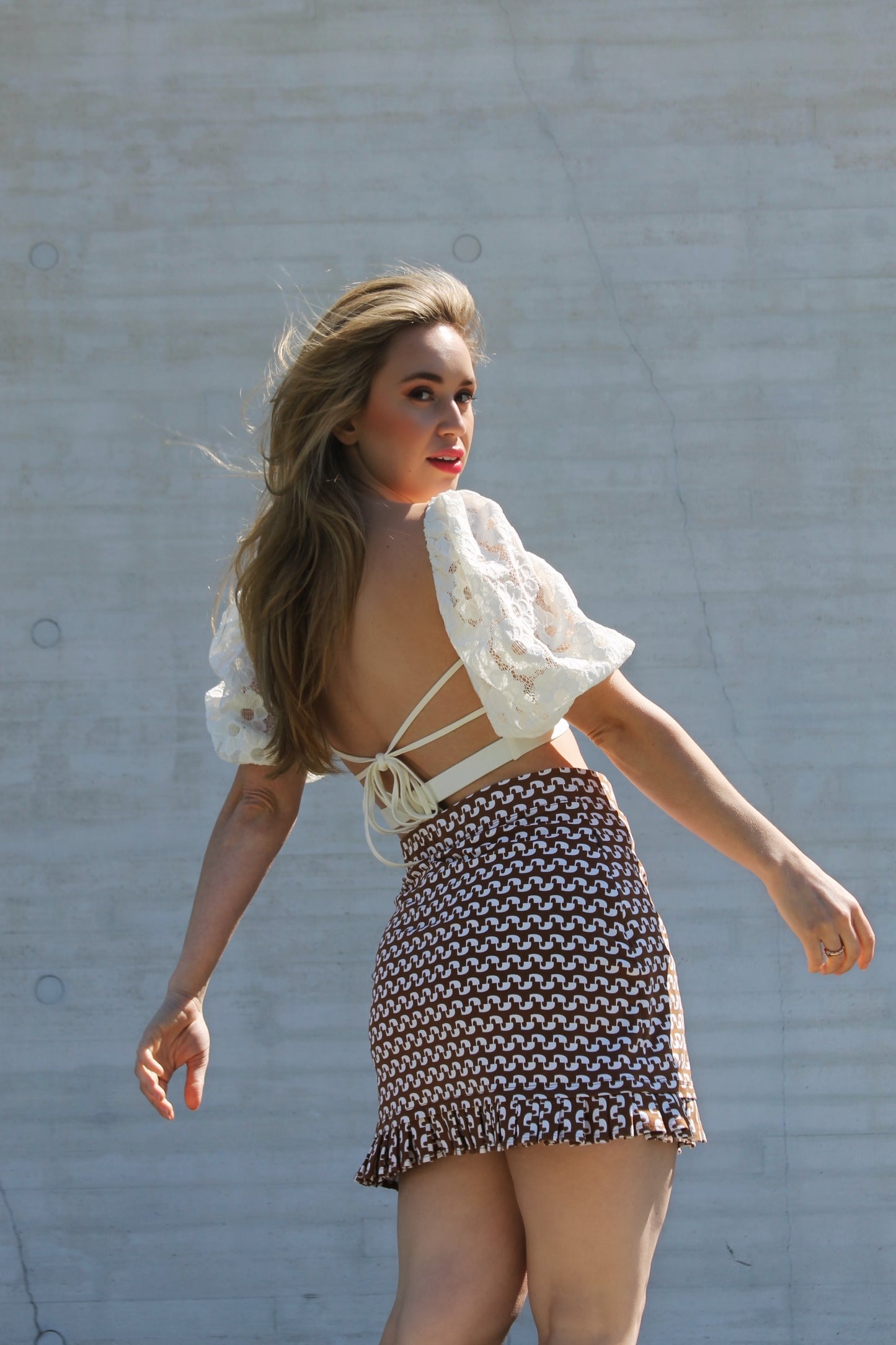 MUSE IN MOTION geo-chic mini skirt, medium, J.McLaughlin >> fawn + cream