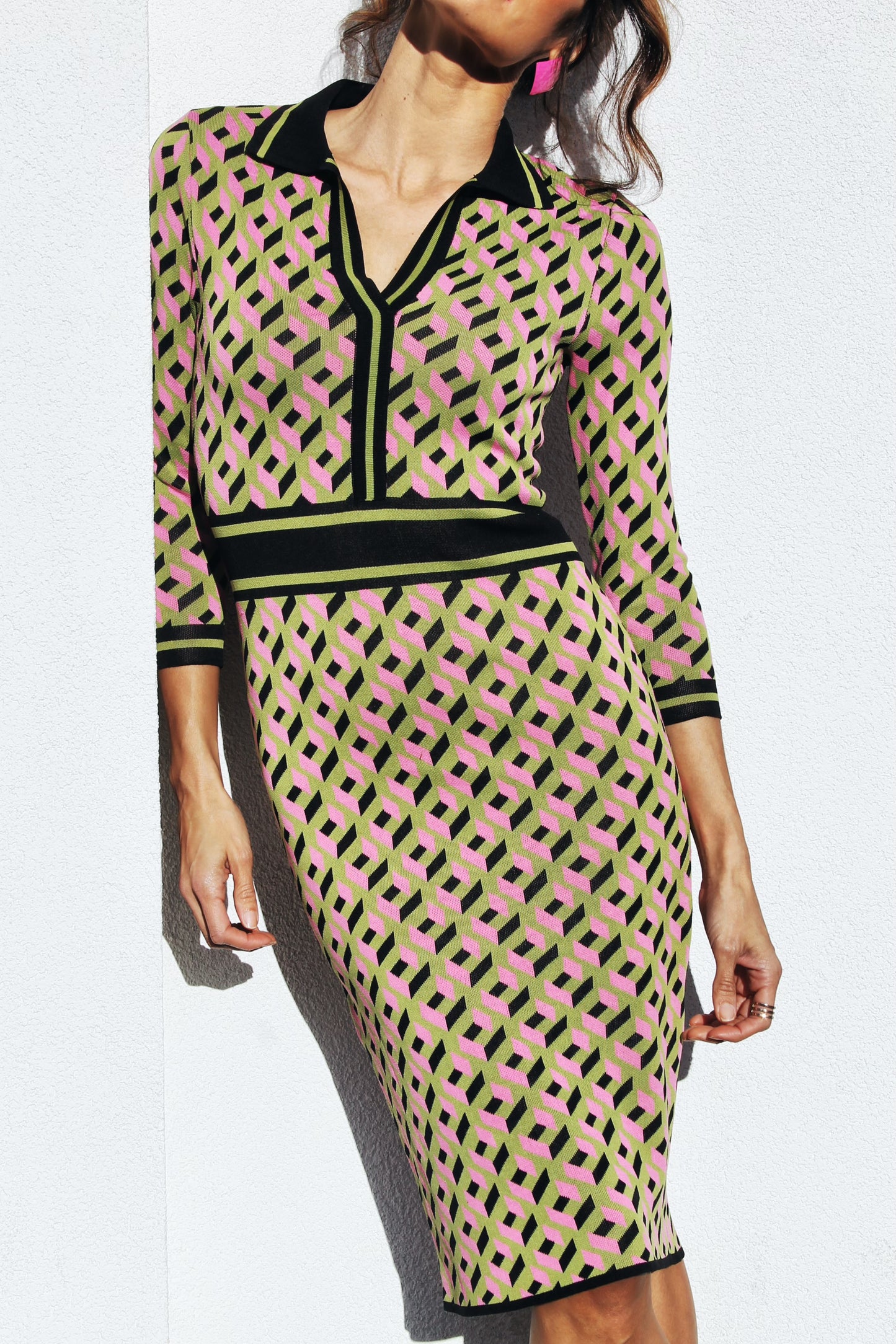 RETRO SQUEEZE midi pencil dress, New York & Company, size xs >> green, black and pink geometric print