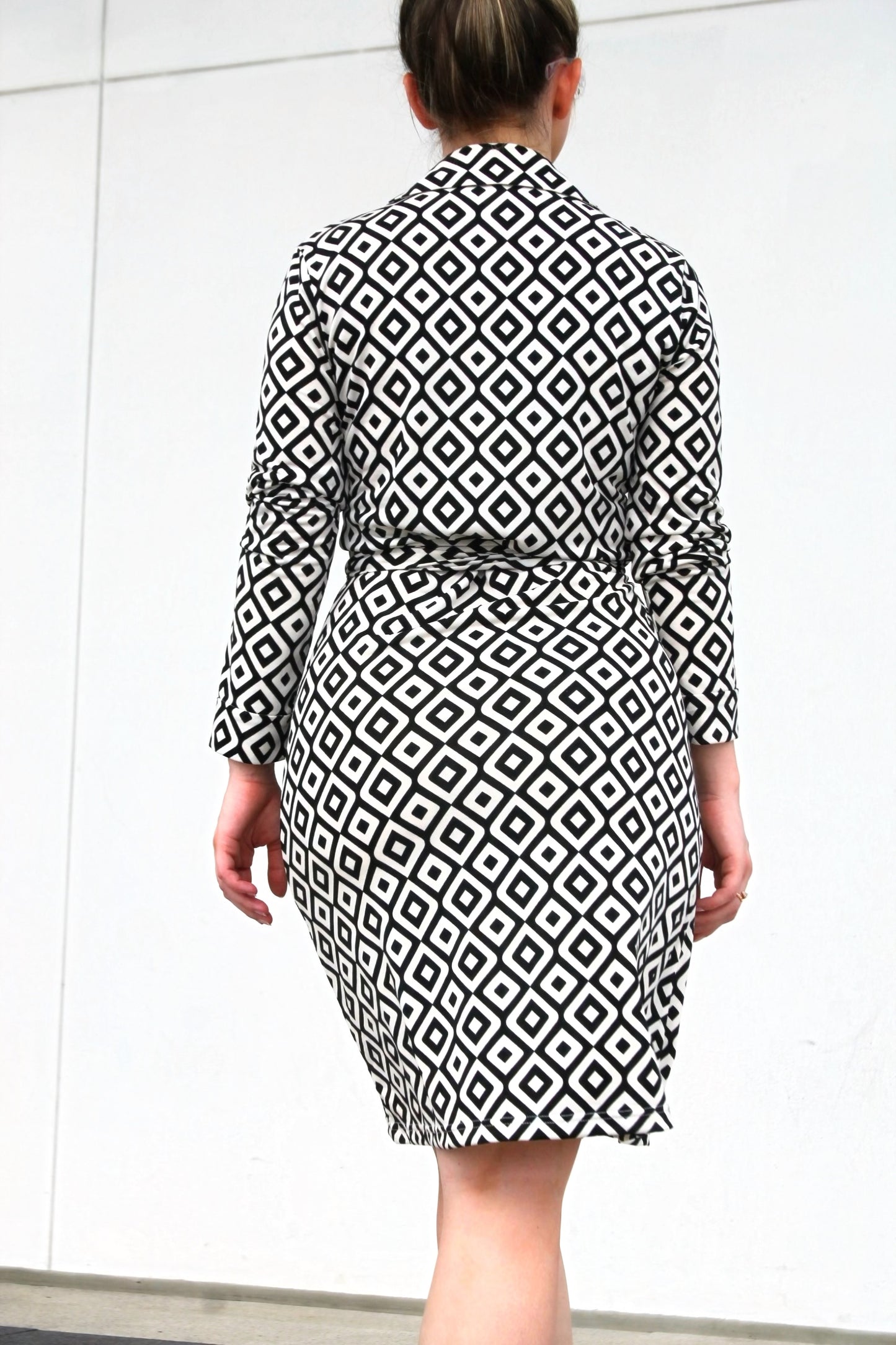 SURREALISM geometric wrap dress, medium >> black + white