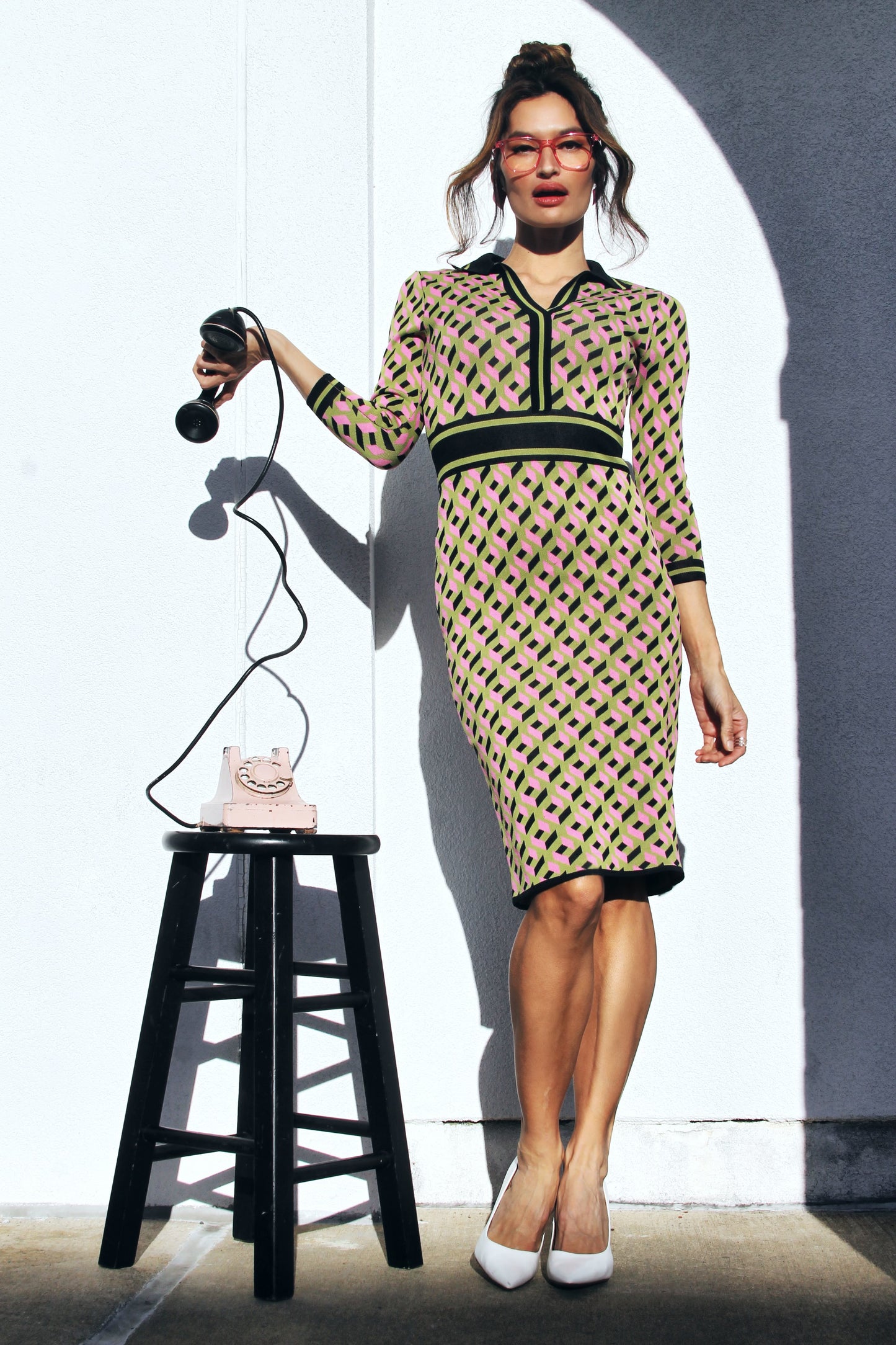 RETRO SQUEEZE midi pencil dress, New York & Company, size xs >> green, black and pink geometric print