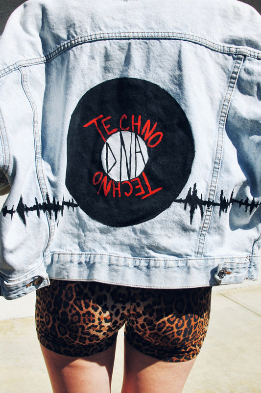 TECHNO DNA hand painted denim jacket, size 8 *FOXY FABLE ORIGINAL + VINTAGE* >> black + red on light wash denim