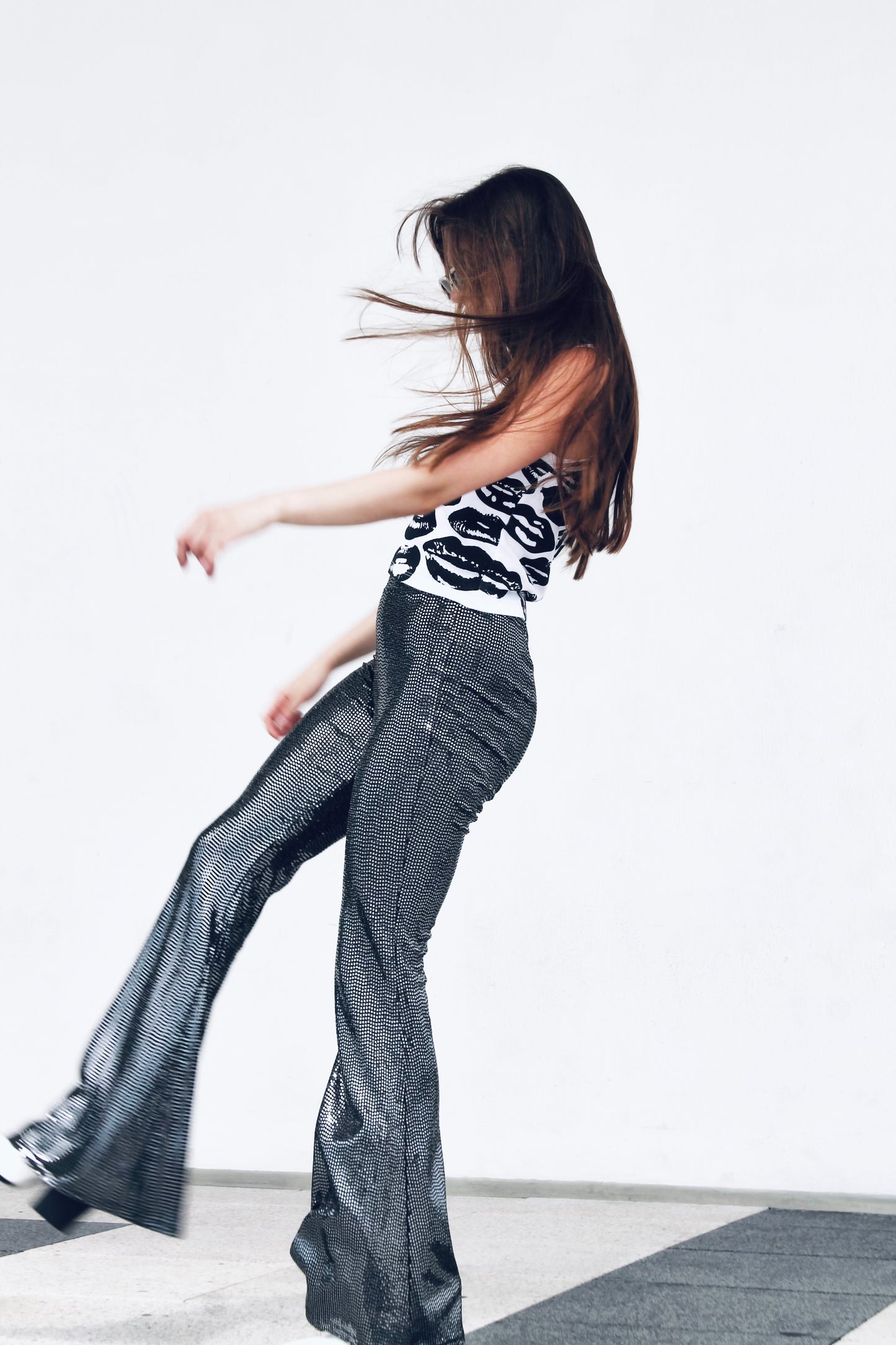 SUGAR LIPS graphic lips tank, medium >> black + white