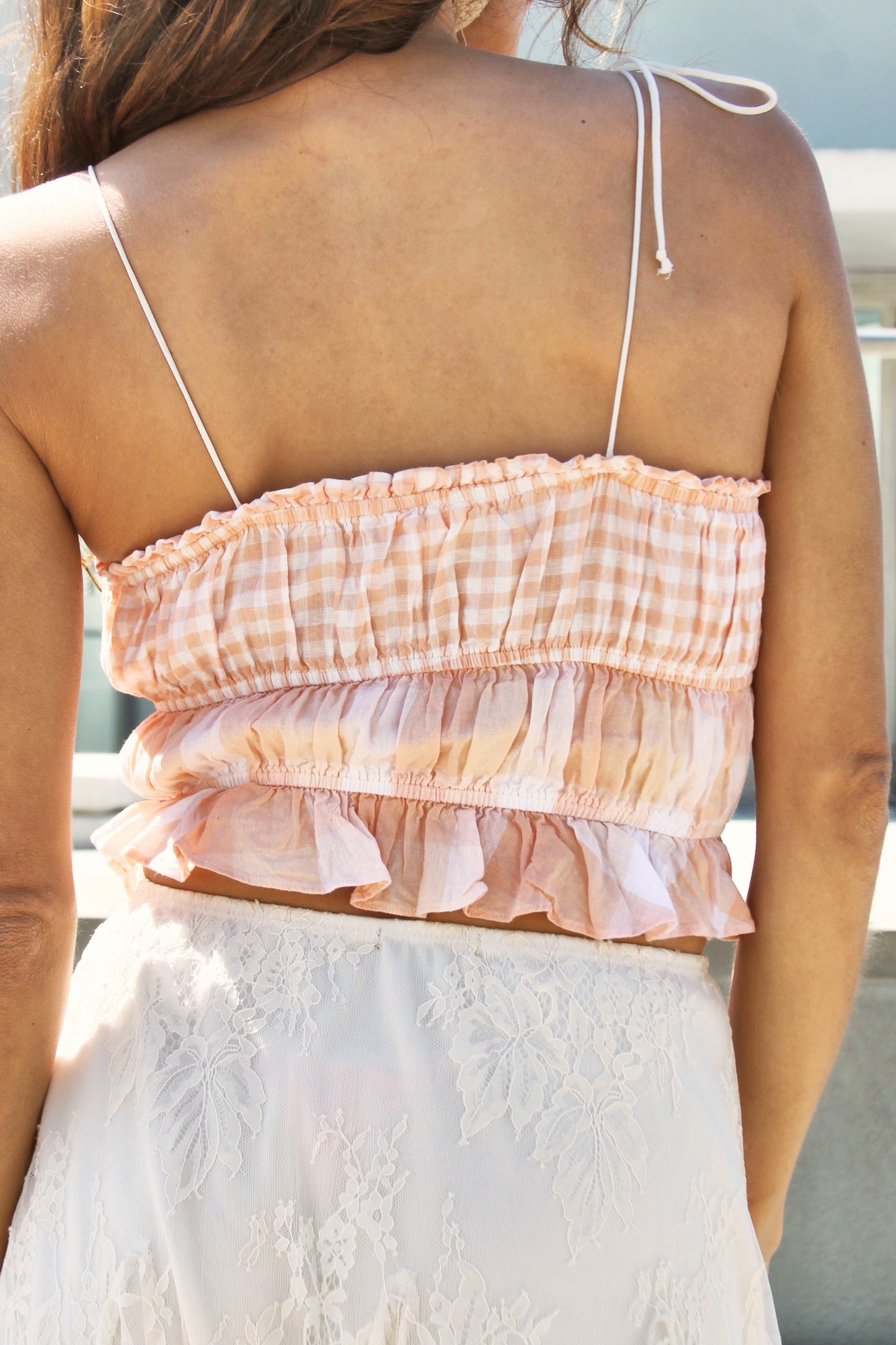 LE MIDI peekaboo adjustable spaghetti strap crop top, XS *FOR LOVE AND LEMONS* >> peach gingham