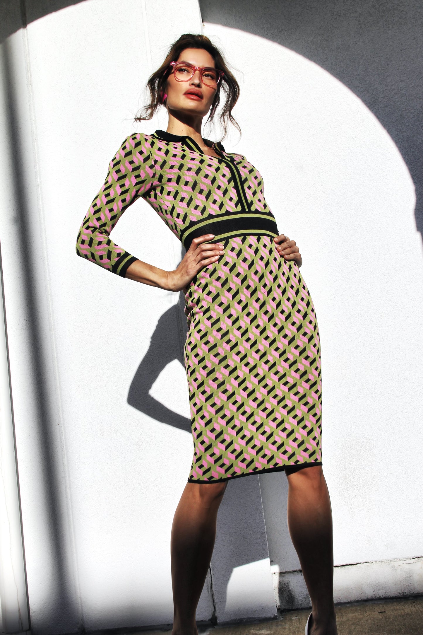 RETRO SQUEEZE midi pencil dress, New York & Company, size xs >> green, black and pink geometric print