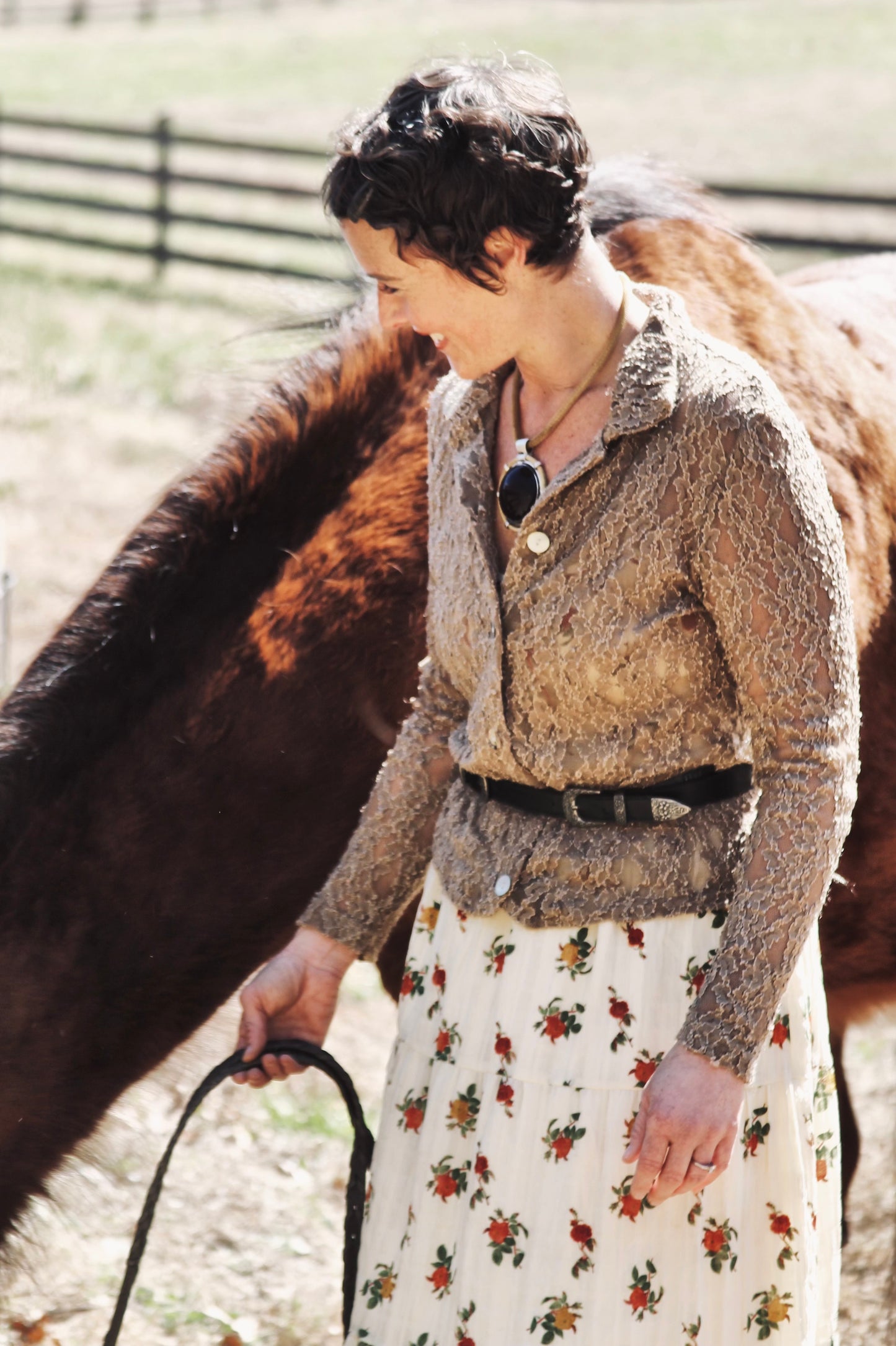 C’EST JOLIE lace button down, size large, TRUE VINTAGE >> light fawn
