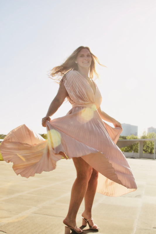 INTO THE SUN satin plisse maxi dress, size 12 *FOXY FAVE* >> dusty rose