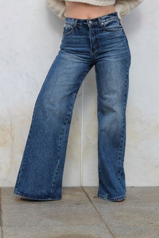 FULL MOON mid-rise + wide leg denim, size 5, Mia & Madison >> dark wash