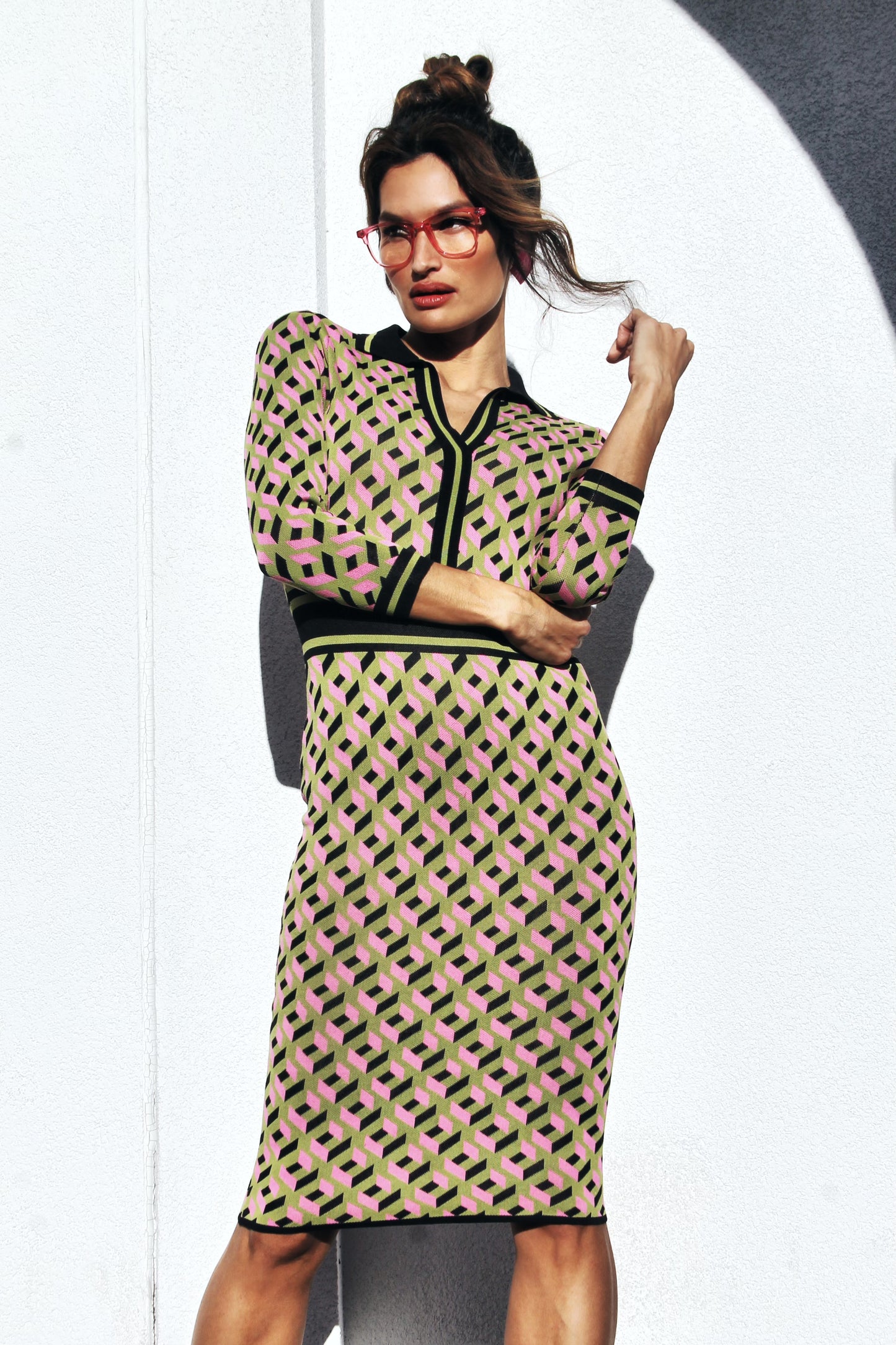 RETRO SQUEEZE midi pencil dress, New York & Company, size xs >> green, black and pink geometric print