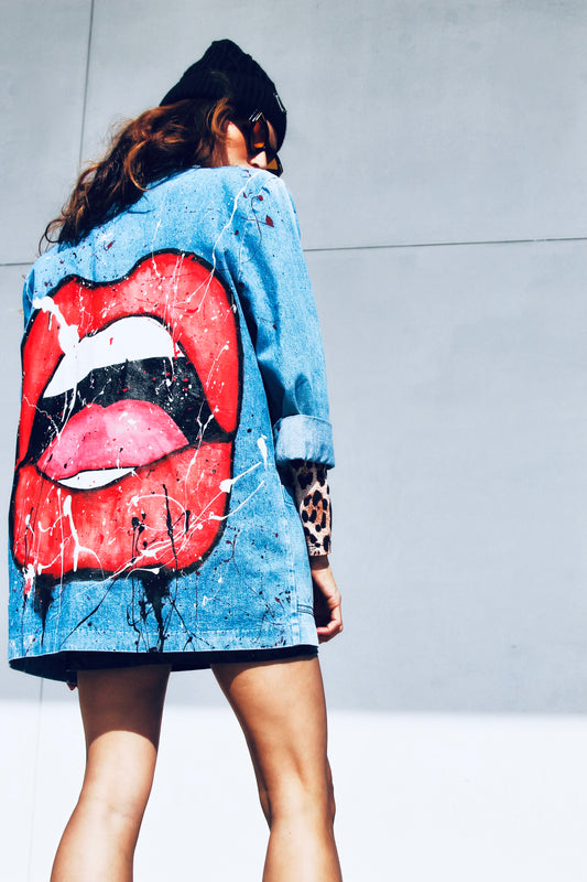 JUICY hand painted + bedazzled denim blazer, medium *FOXY FABLE ORIGINAL + VINTAGE >> medium wash