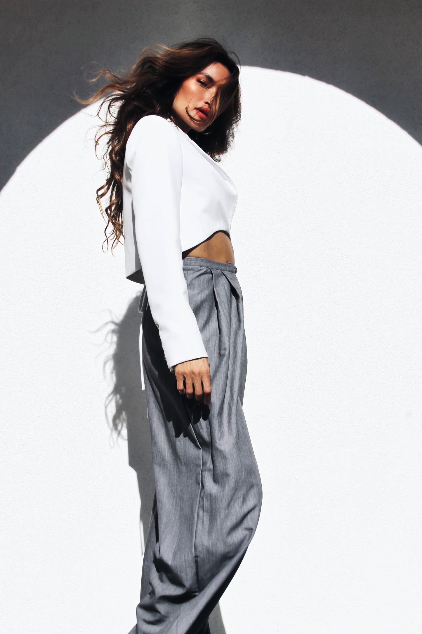 FIRST CLASS ultra crop + wrap blazer, small >> stark white