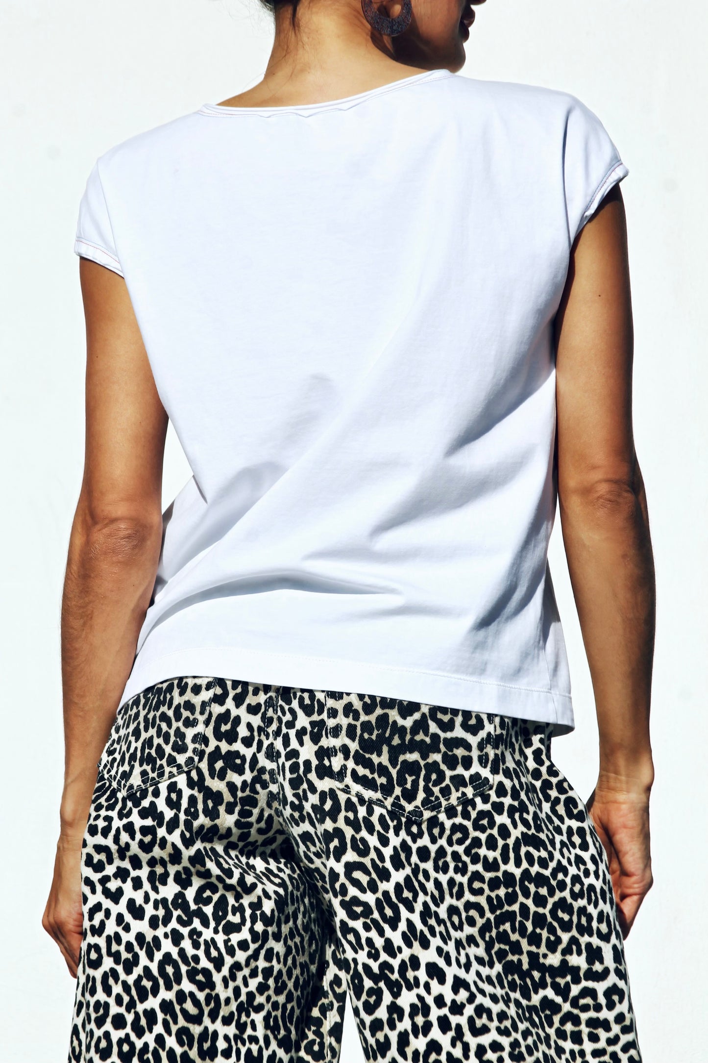 SUNDAY BEST graphic art tee, size 38 *VINTAGE + FOXY FAVE* >> white + fashion girls graphic