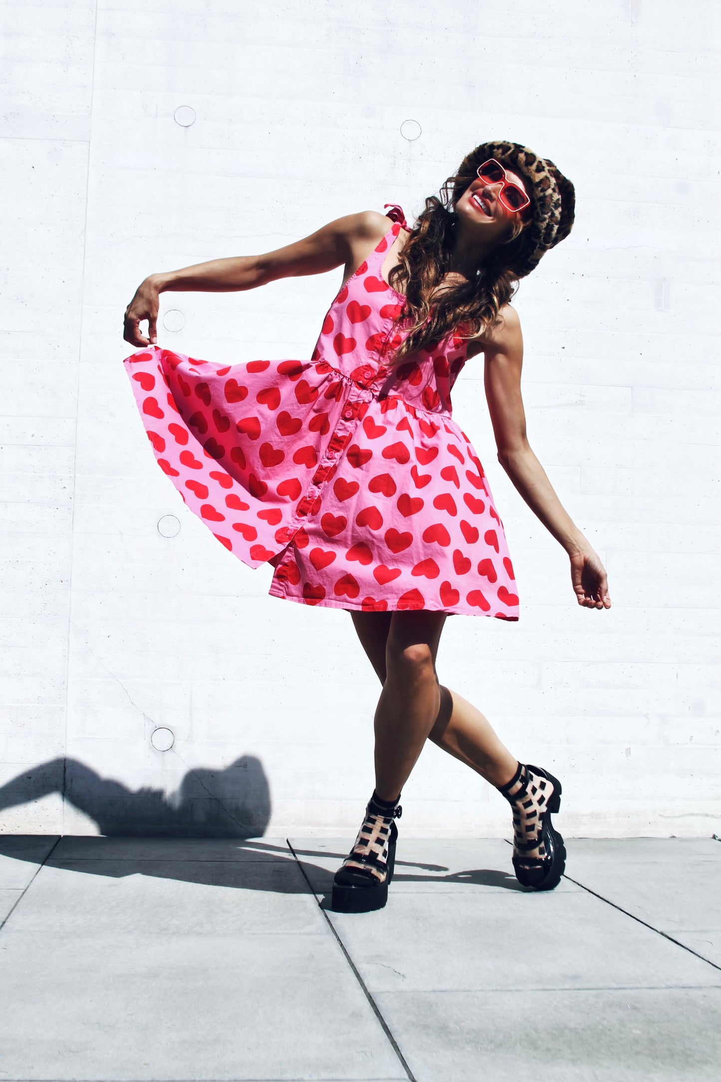 PLAYFUL PULSE adorable button down heart print sundress, size 6 *TRUE VINTAGE* >> bubblegum pink with red hearts