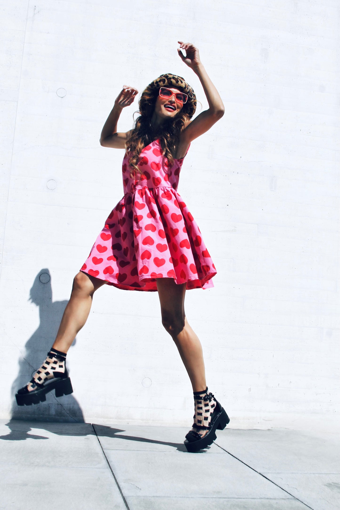PLAYFUL PULSE adorable button down heart print sundress, size 6 *TRUE VINTAGE* >> bubblegum pink with red hearts