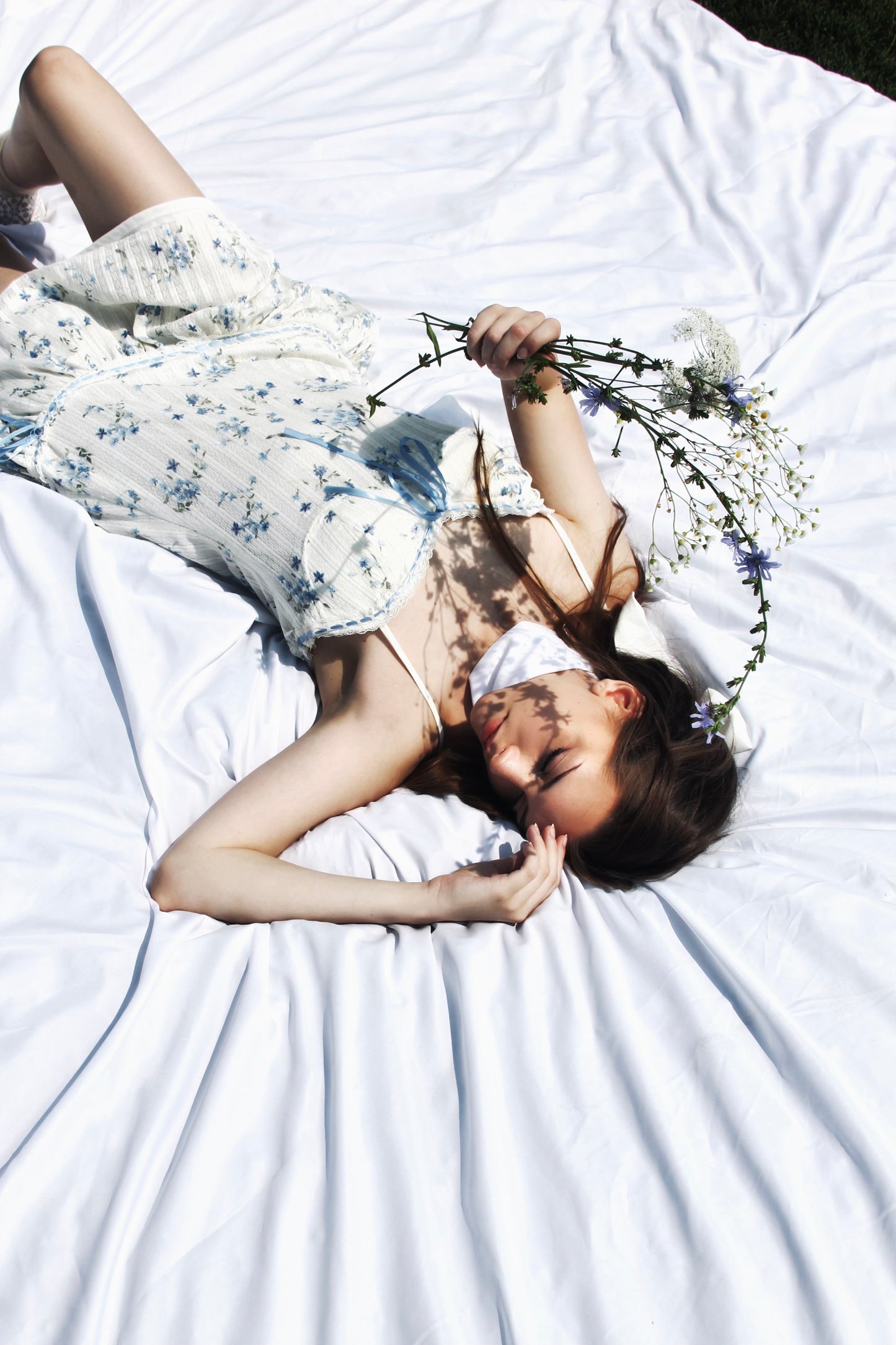 EDEN drop waist + floral mini dress, size large >> cream with baby blue floral print + detailing