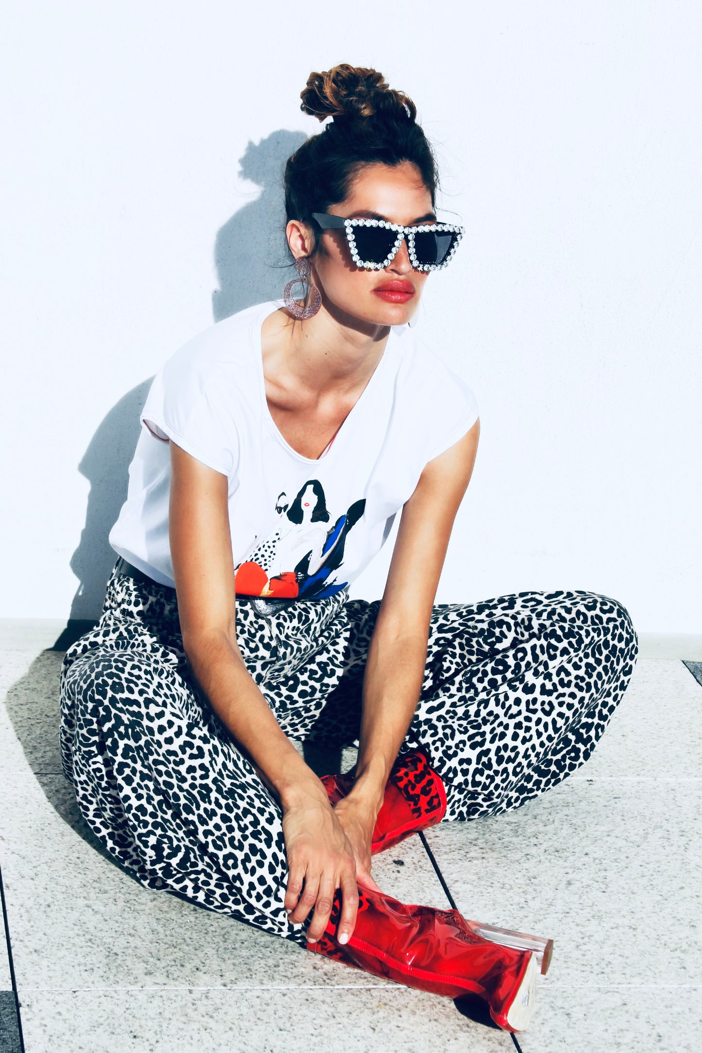 SUNDAY BEST graphic art tee, size 38 *VINTAGE + FOXY FAVE* >> white + fashion girls graphic