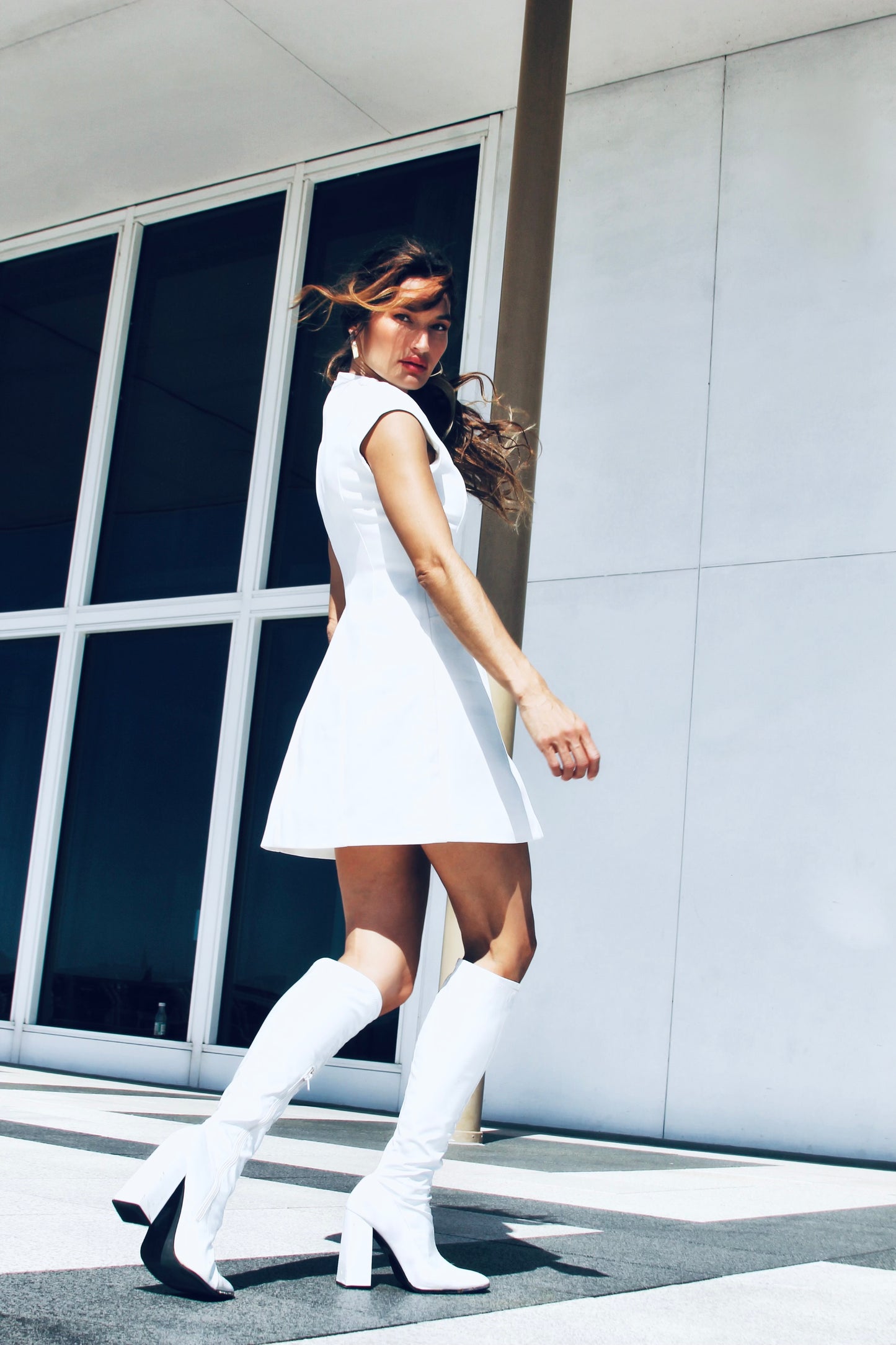 SLEEK & CHIC 60’s inspired mod mini dress, small >> ivory