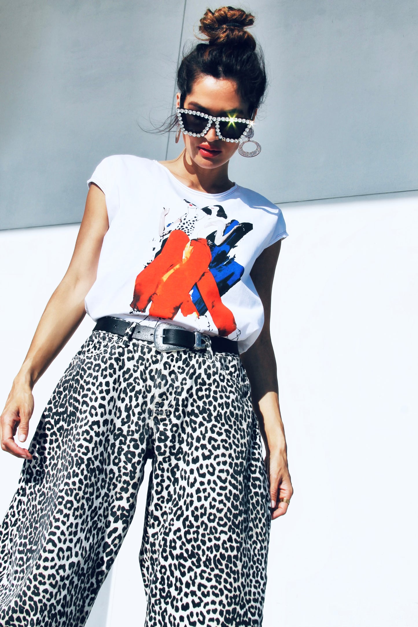 SUNDAY BEST graphic art tee, size 38 *VINTAGE + FOXY FAVE* >> white + fashion girls graphic