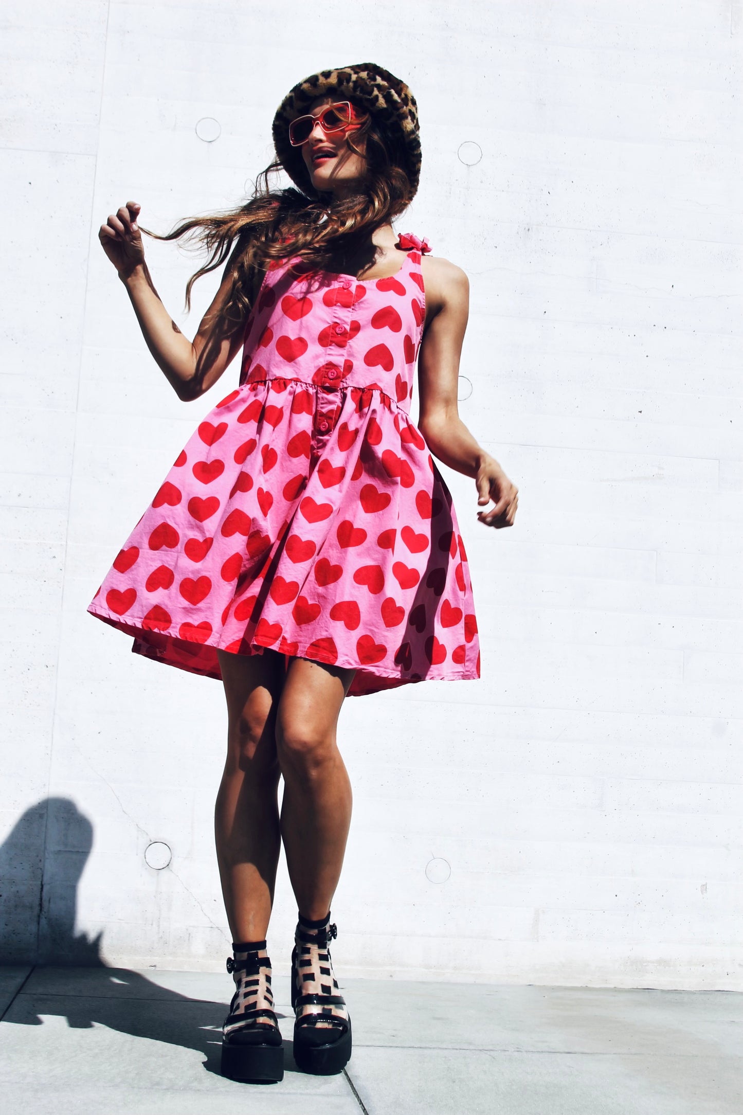 PLAYFUL PULSE adorable button down heart print sundress, size 6 *TRUE VINTAGE* >> bubblegum pink with red hearts