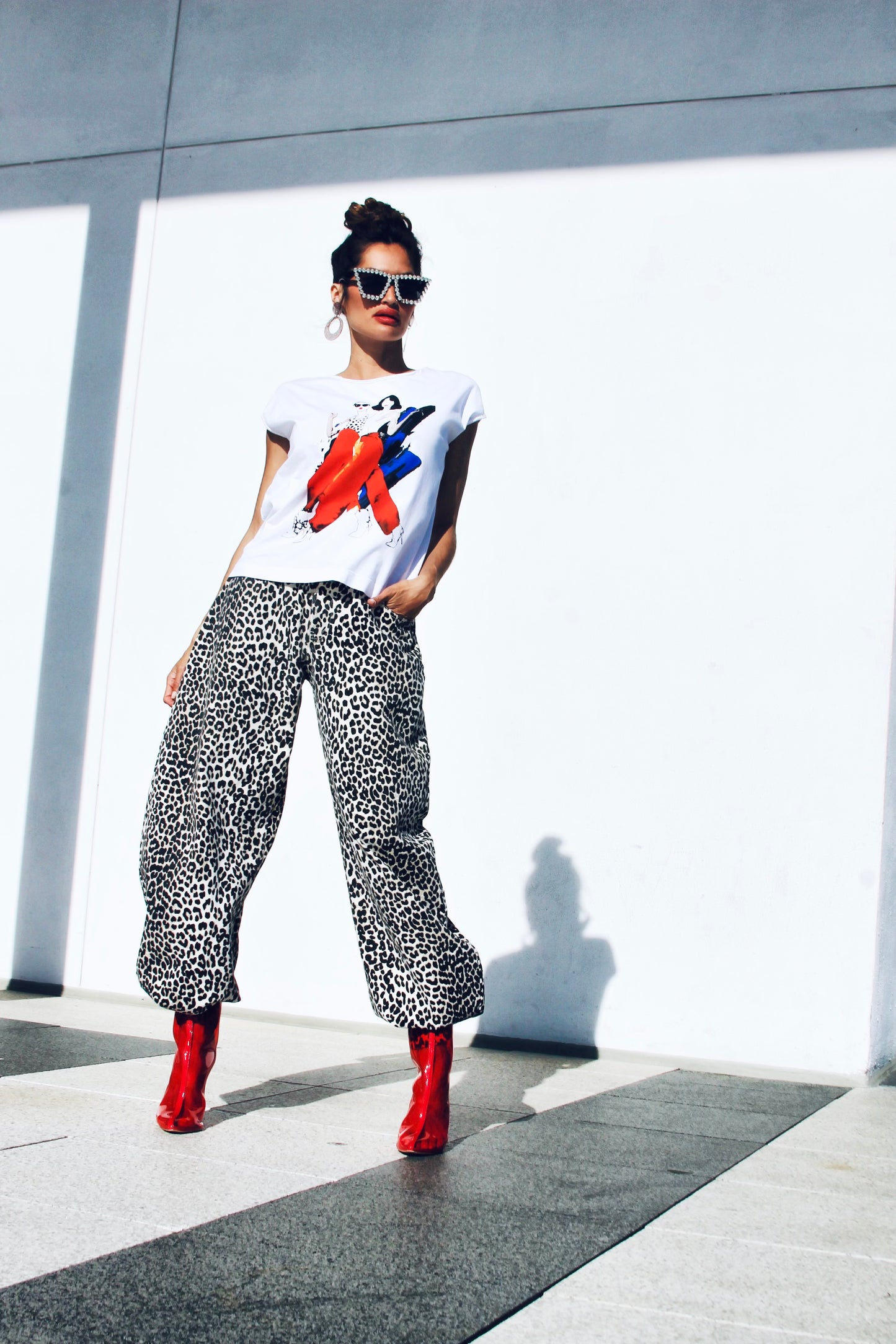 SUNDAY BEST graphic art tee, size 38 *VINTAGE + FOXY FAVE* >> white + fashion girls graphic