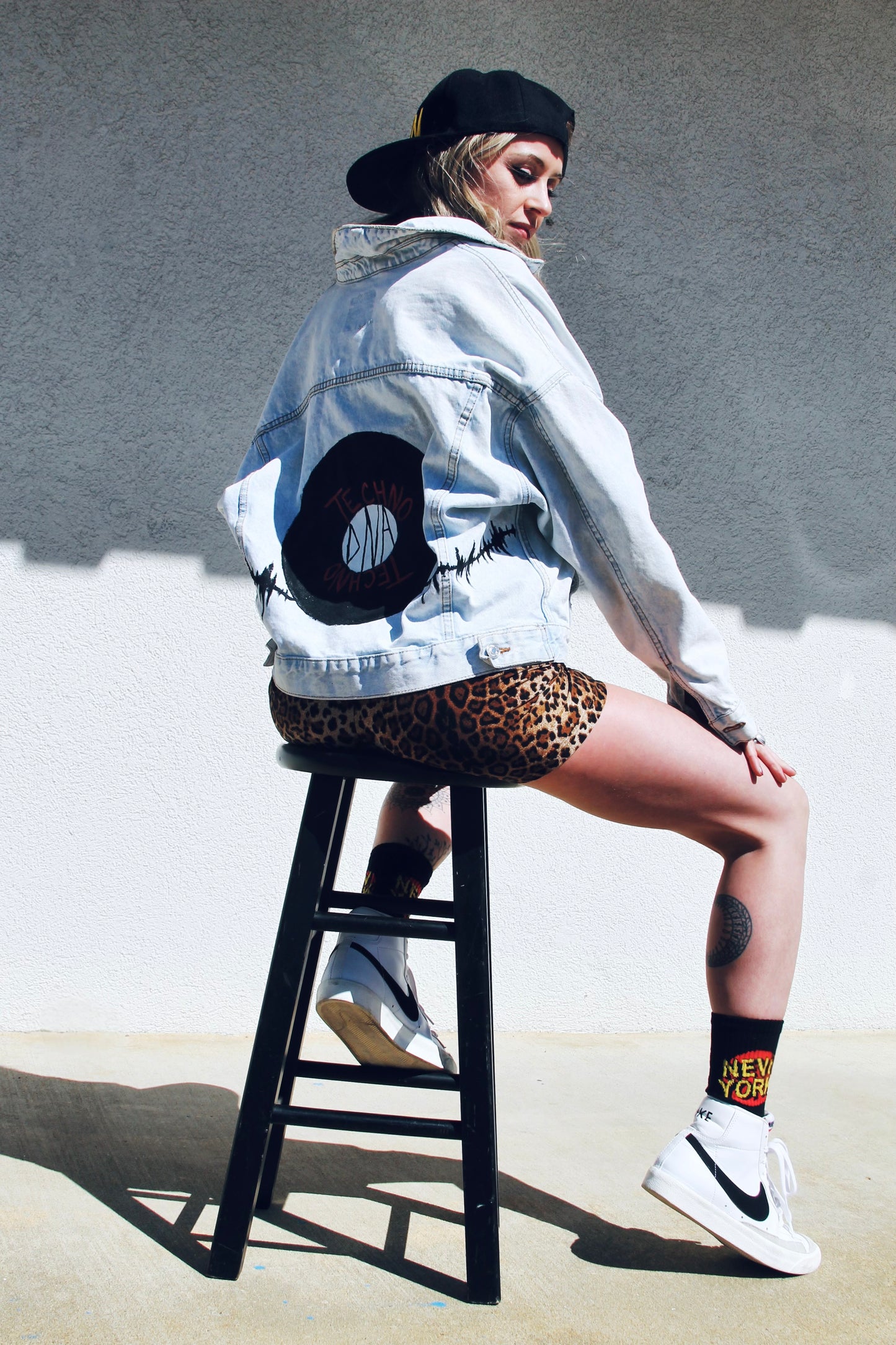 TECHNO DNA hand painted denim jacket, size 8 *FOXY FABLE ORIGINAL + VINTAGE* >> black + red on light wash denim