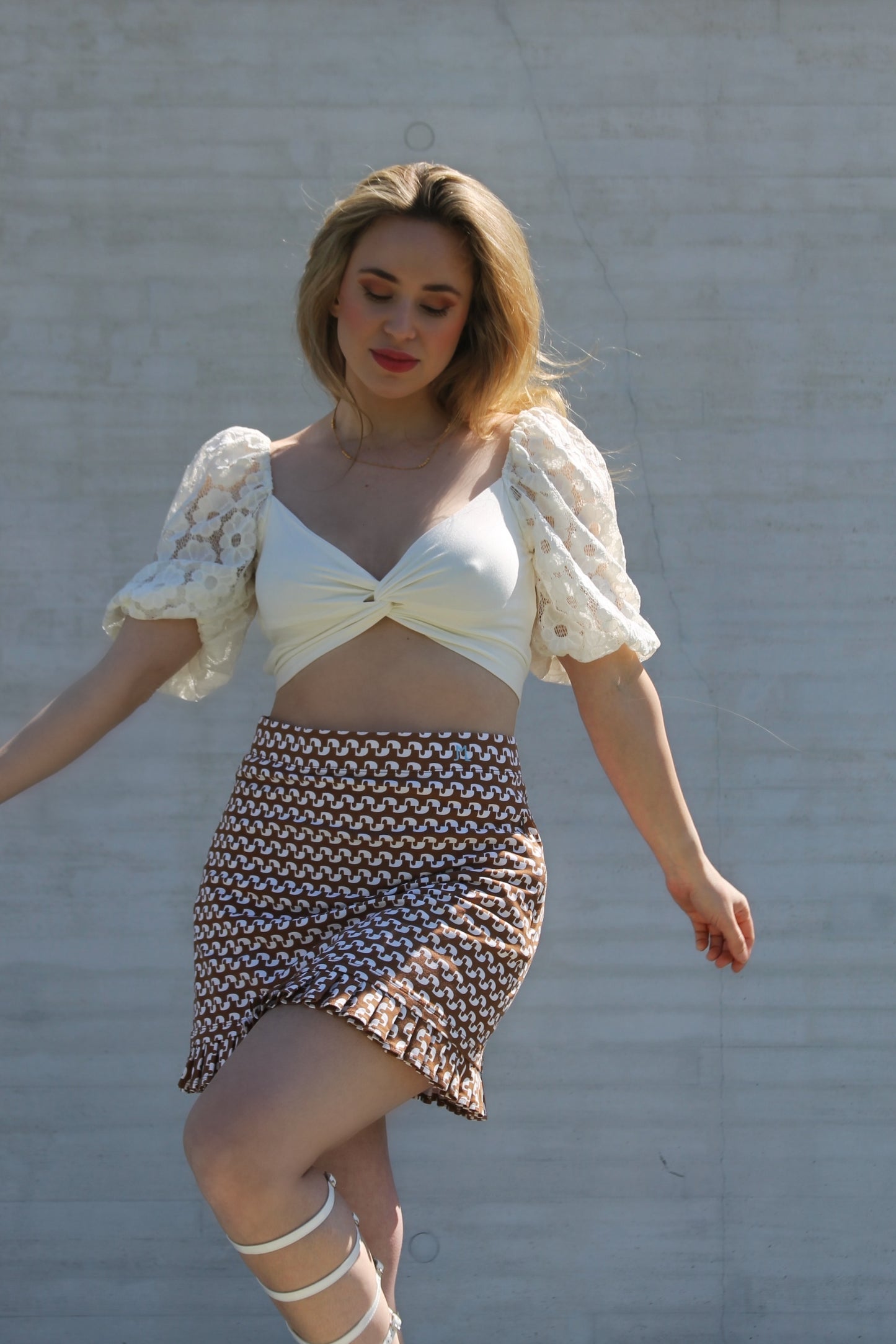 MUSE IN MOTION geo-chic mini skirt, medium, J.McLaughlin >> fawn + cream