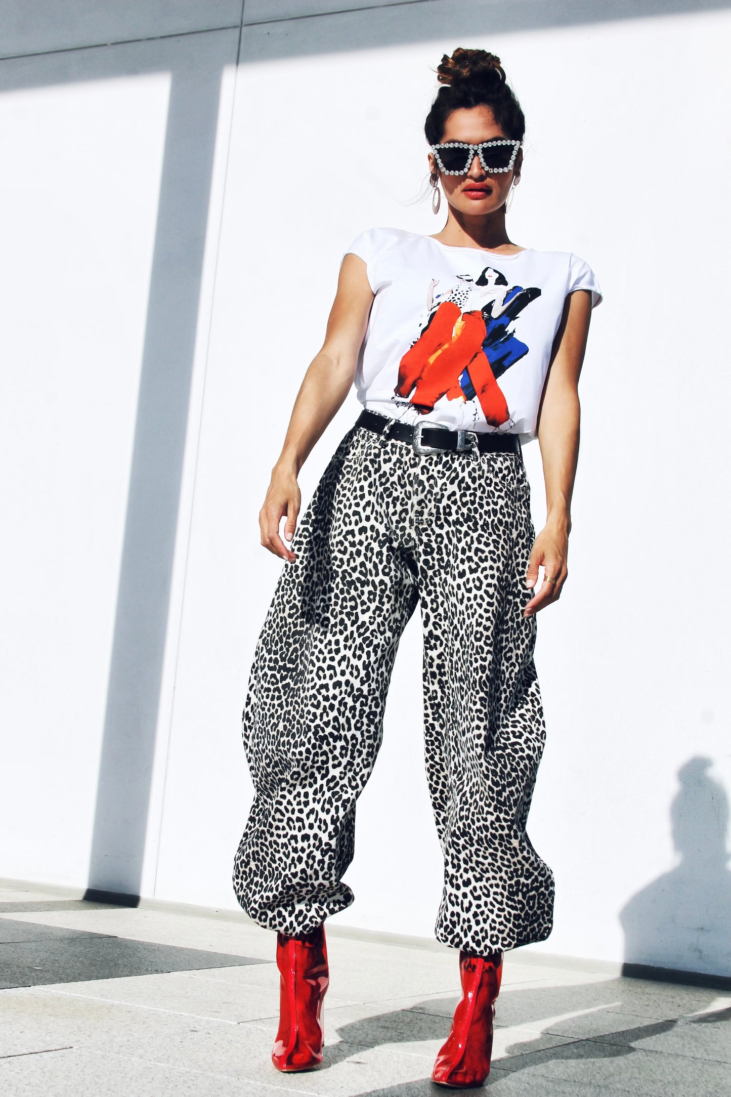 SUNDAY BEST graphic art tee, size 38 *VINTAGE + FOXY FAVE* >> white + fashion girls graphic