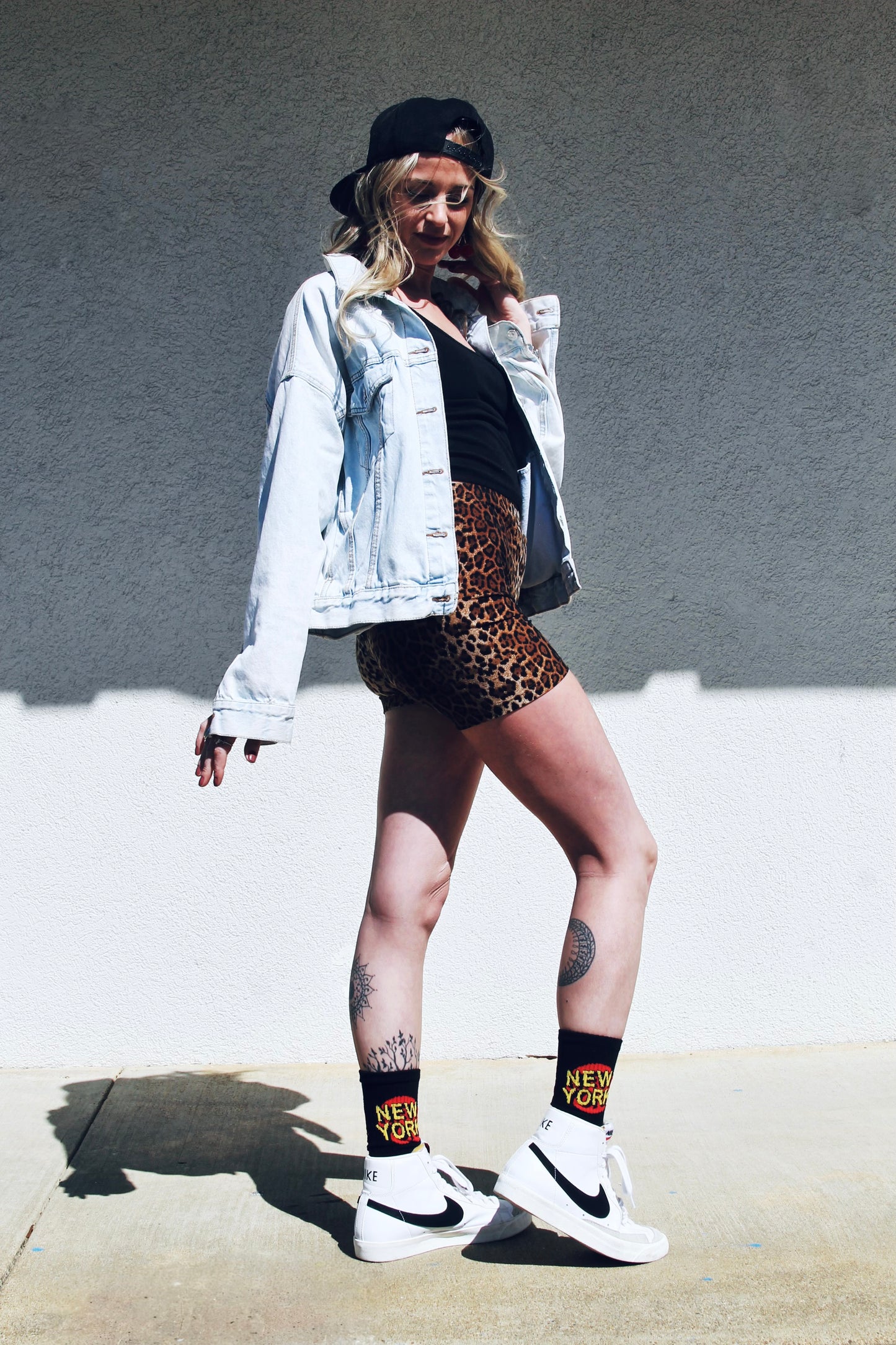TECHNO DNA hand painted denim jacket, size 8 *FOXY FABLE ORIGINAL + VINTAGE* >> black + red on light wash denim