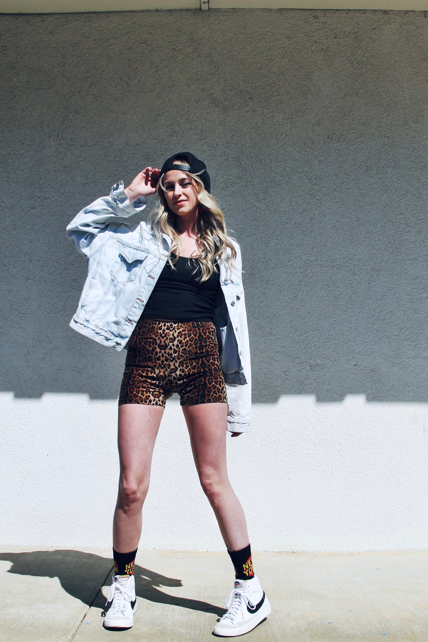 TECHNO DNA hand painted denim jacket, size 8 *FOXY FABLE ORIGINAL + VINTAGE* >> black + red on light wash denim