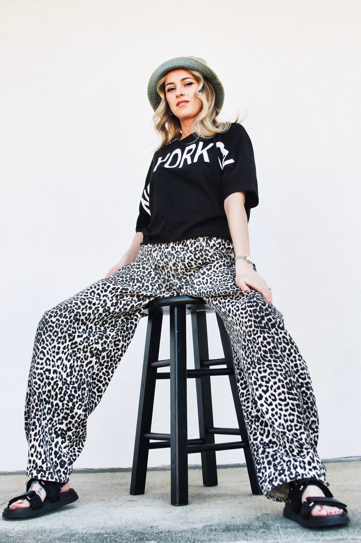 CITY PRETTY New York City graphic t-crop, large >> white on black