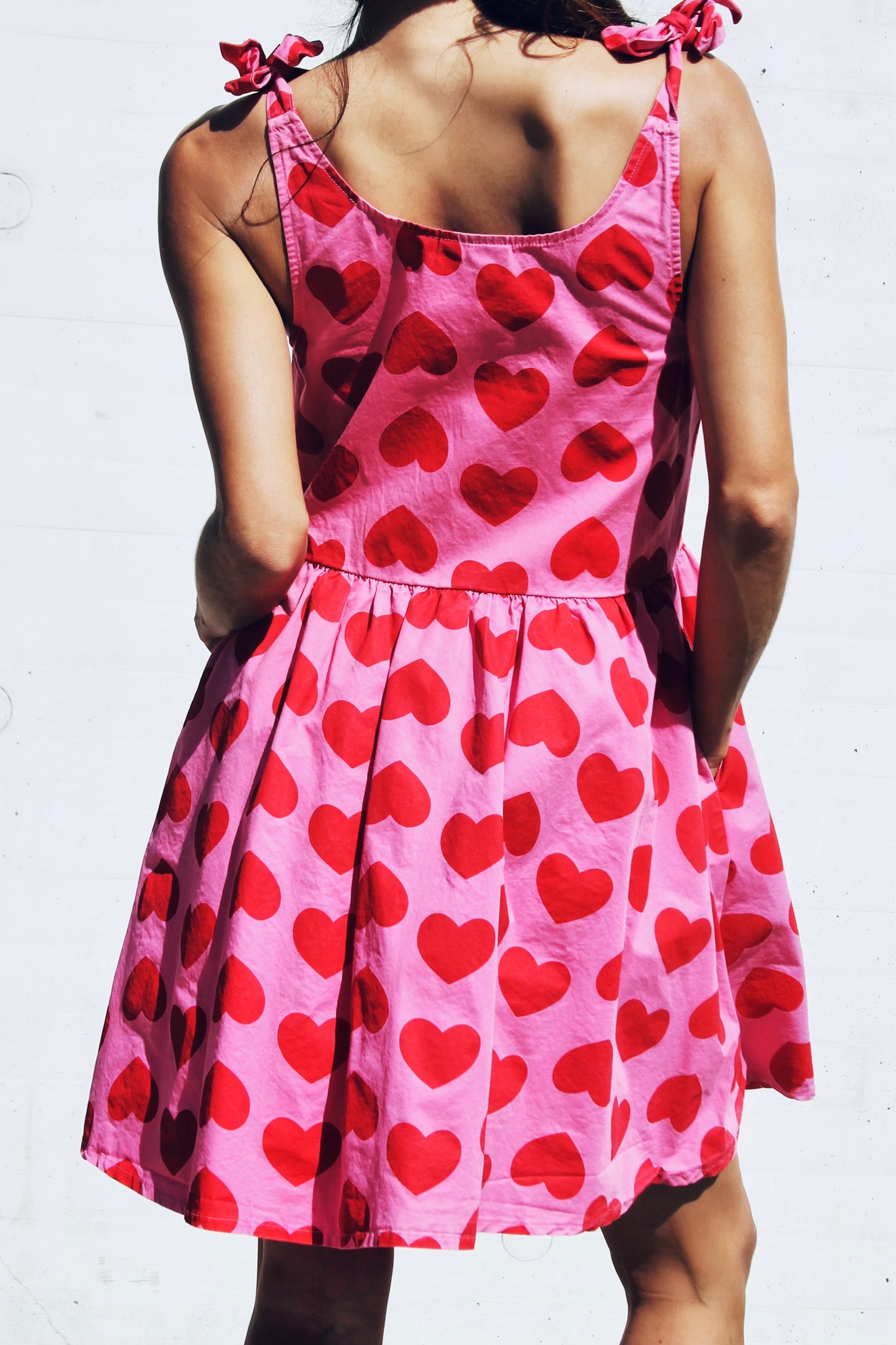 PLAYFUL PULSE adorable button down heart print sundress, size 6 *TRUE VINTAGE* >> bubblegum pink with red hearts