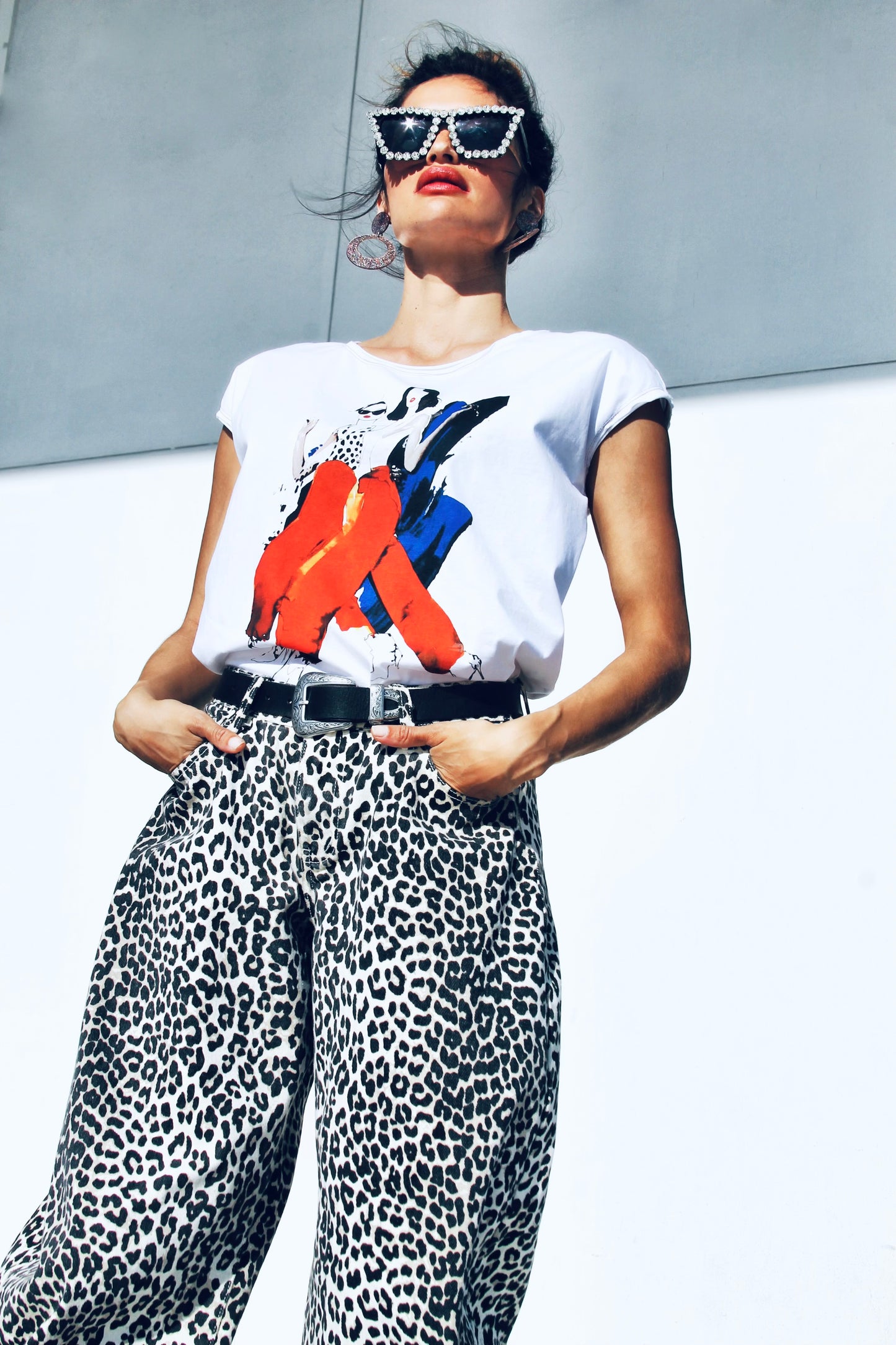 SUNDAY BEST graphic art tee, size 38 *VINTAGE + FOXY FAVE* >> white + fashion girls graphic