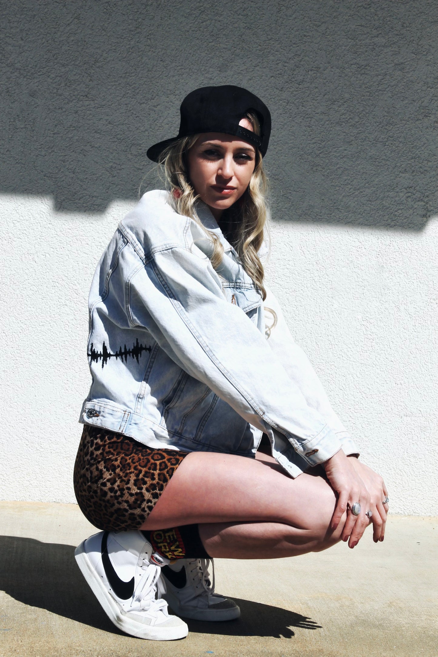 TECHNO DNA hand painted denim jacket, size 8 *FOXY FABLE ORIGINAL + VINTAGE* >> black + red on light wash denim