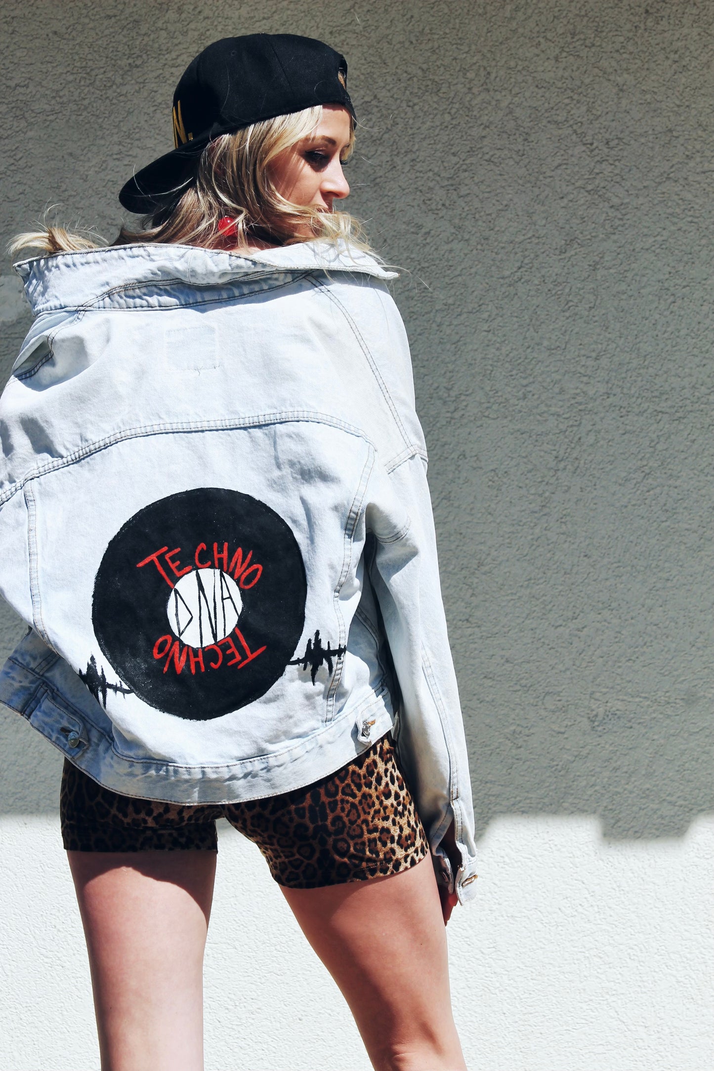 TECHNO DNA hand painted denim jacket, size 8 *FOXY FABLE ORIGINAL + VINTAGE* >> black + red on light wash denim