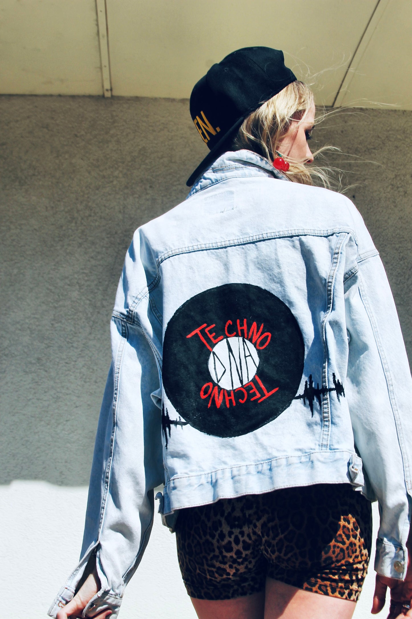 TECHNO DNA hand painted denim jacket, size 8 *FOXY FABLE ORIGINAL + VINTAGE* >> black + red on light wash denim