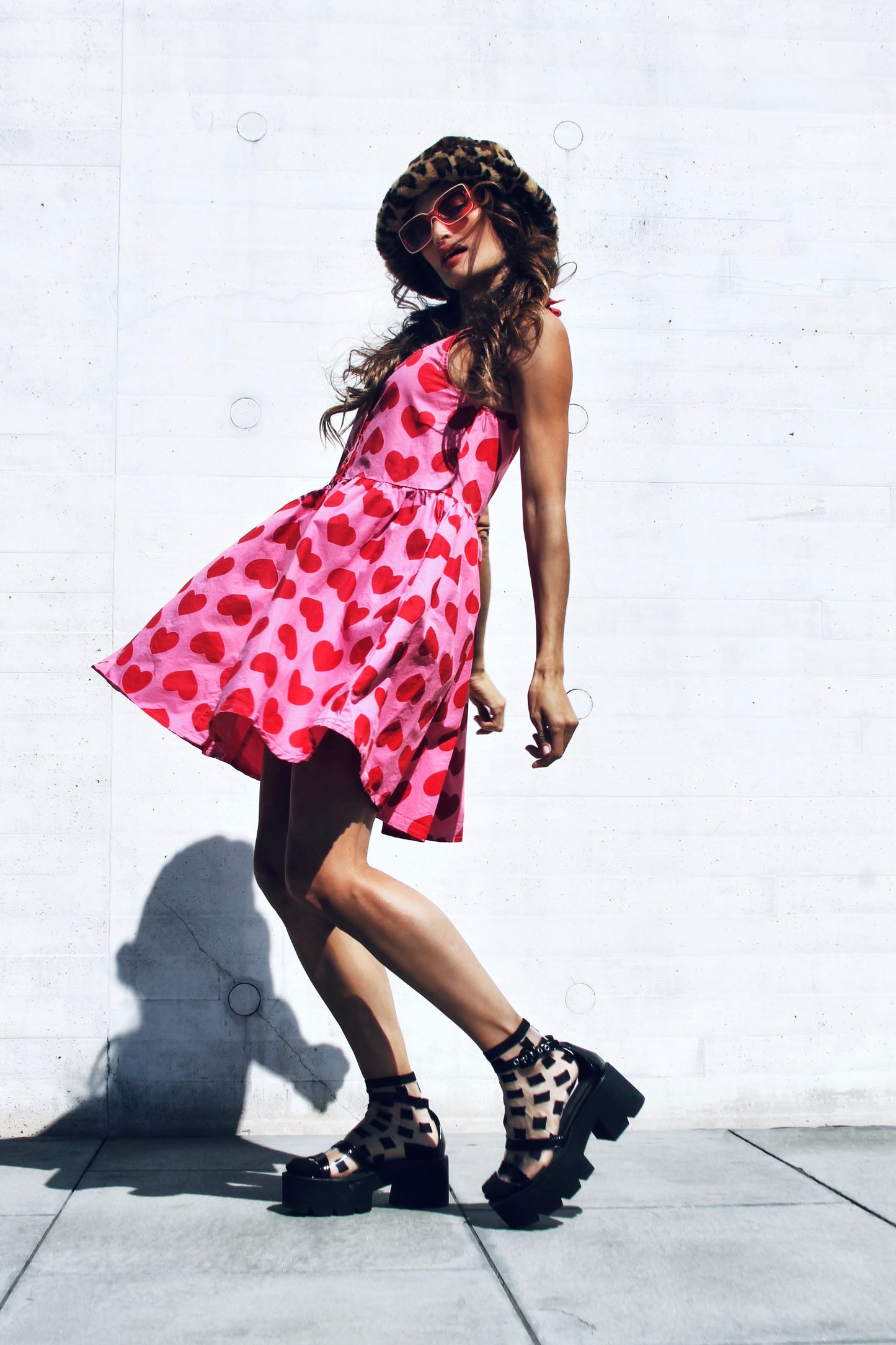 PLAYFUL PULSE adorable button down heart print sundress, size 6 *TRUE VINTAGE* >> bubblegum pink with red hearts