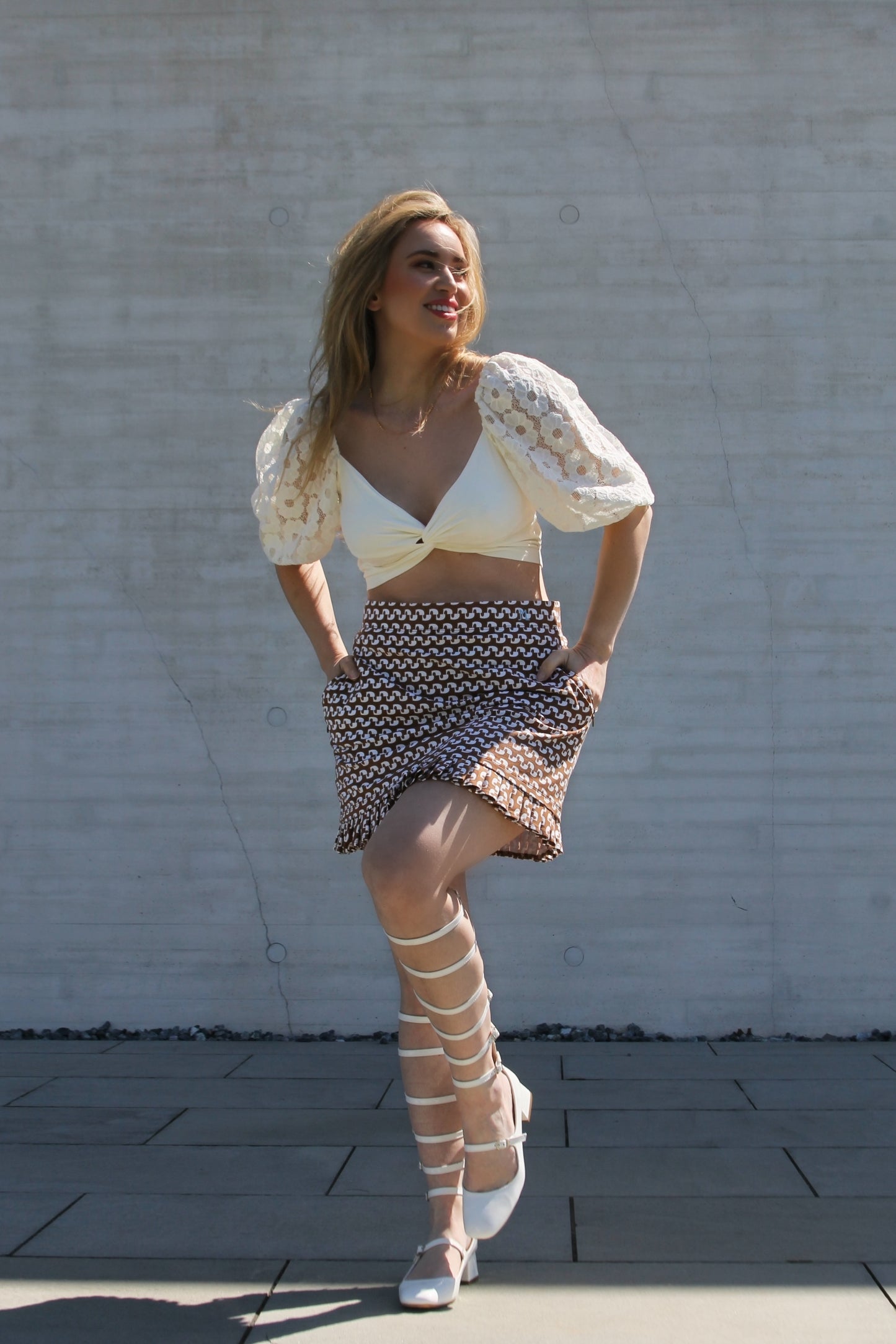 MUSE IN MOTION geo-chic mini skirt, medium, J.McLaughlin >> fawn + cream