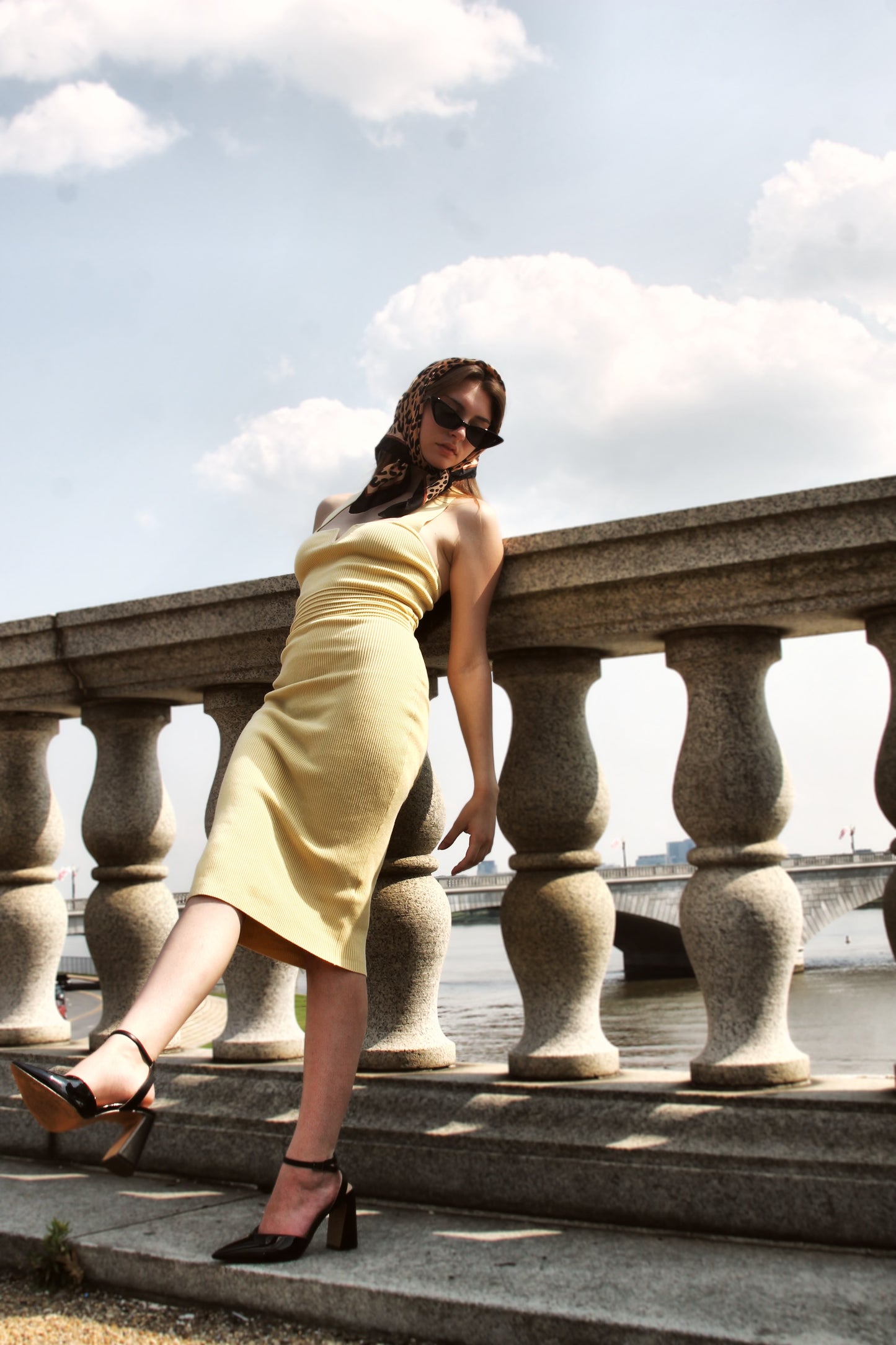 HEADLINE body con midi dress, small >> buttercream