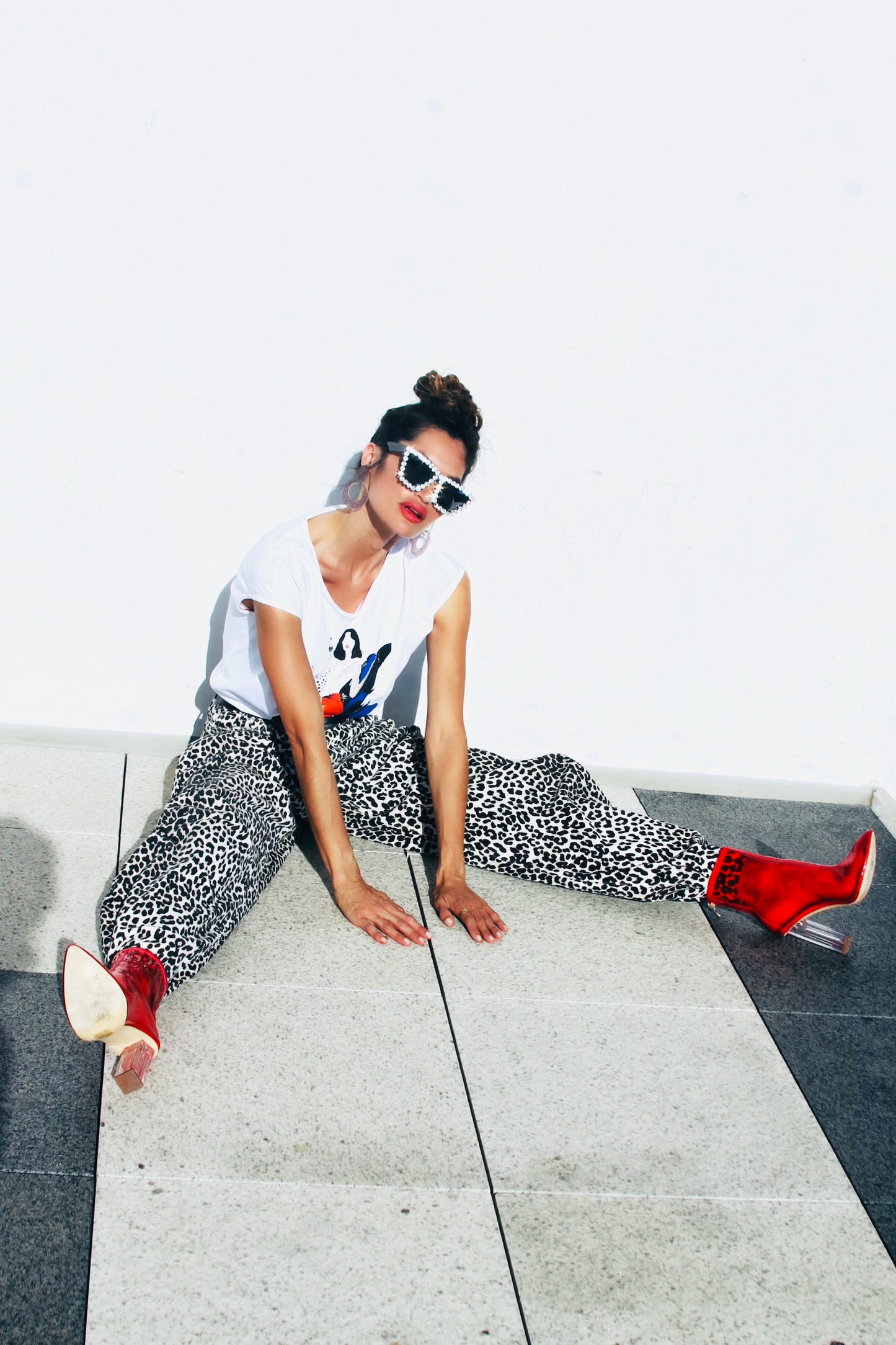 SUNDAY BEST graphic art tee, size 38 *VINTAGE + FOXY FAVE* >> white + fashion girls graphic
