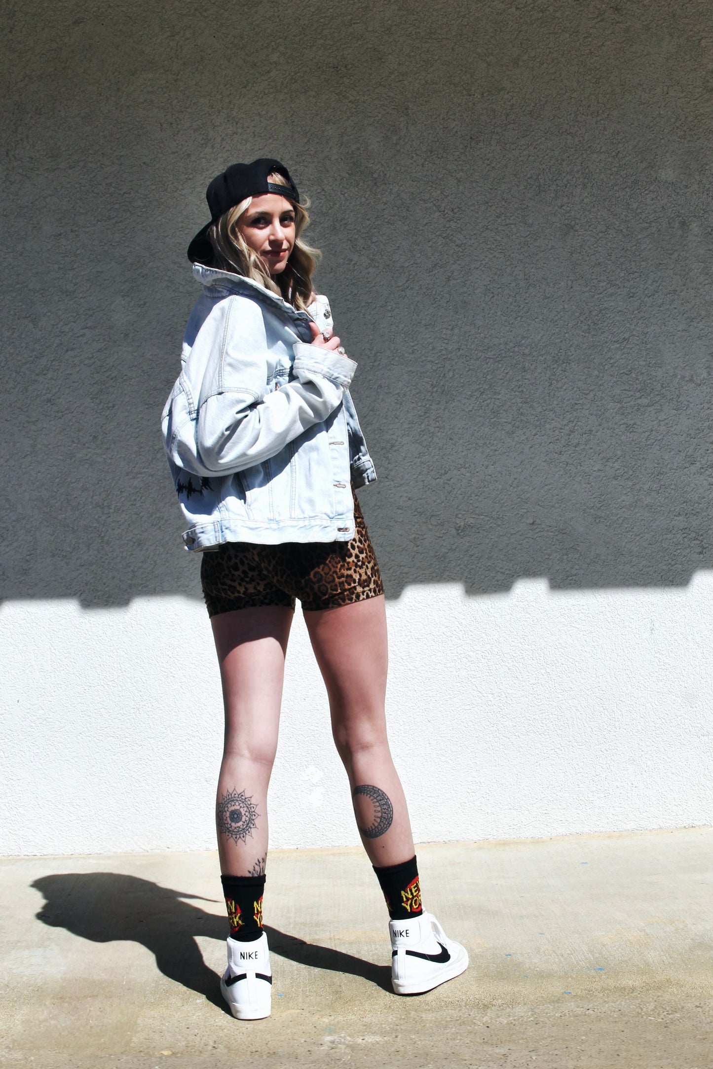 TECHNO DNA hand painted denim jacket, size 8 *FOXY FABLE ORIGINAL + VINTAGE* >> black + red on light wash denim