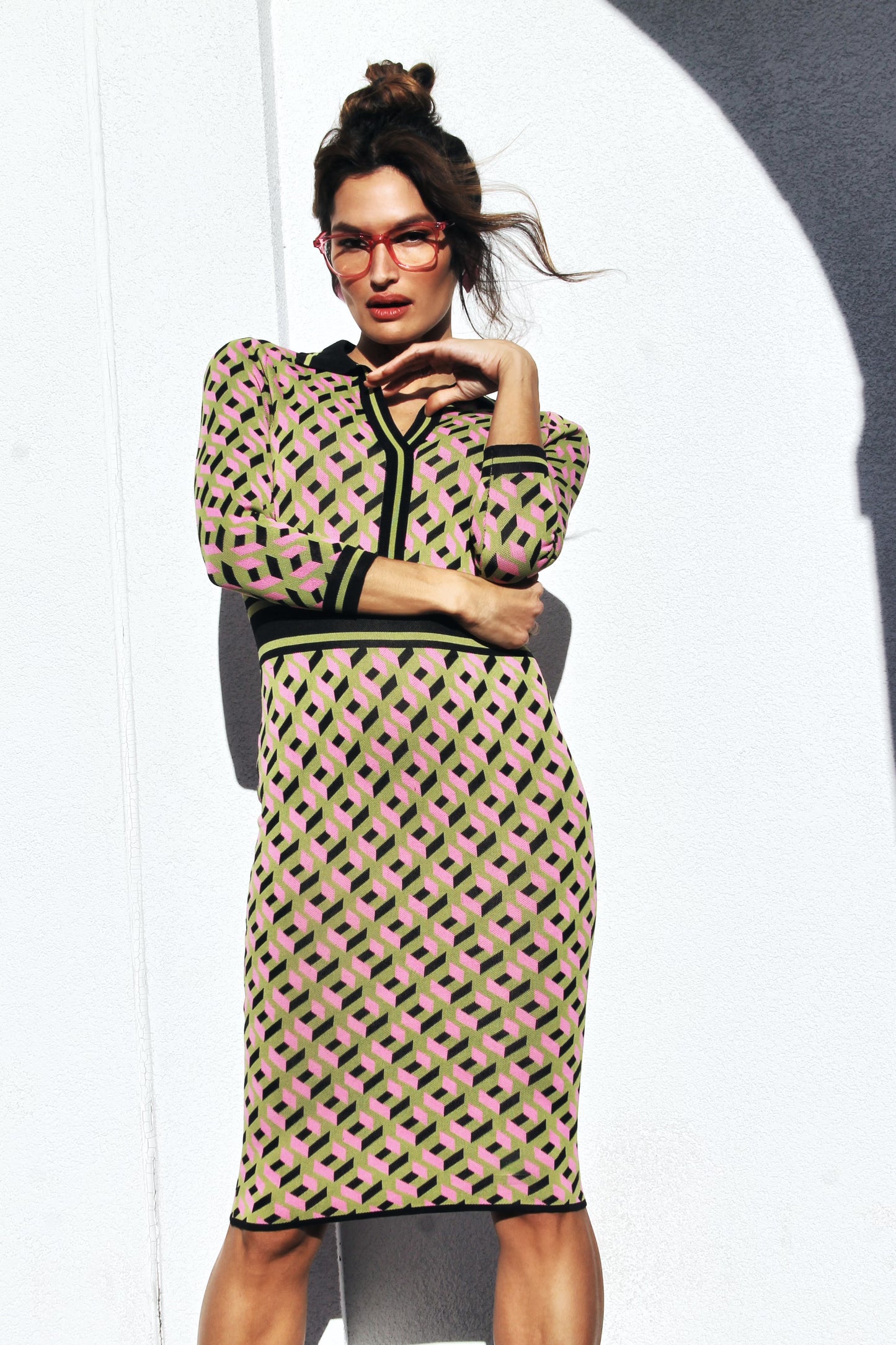 RETRO SQUEEZE midi pencil dress, New York & Company, size xs >> green, black and pink geometric print