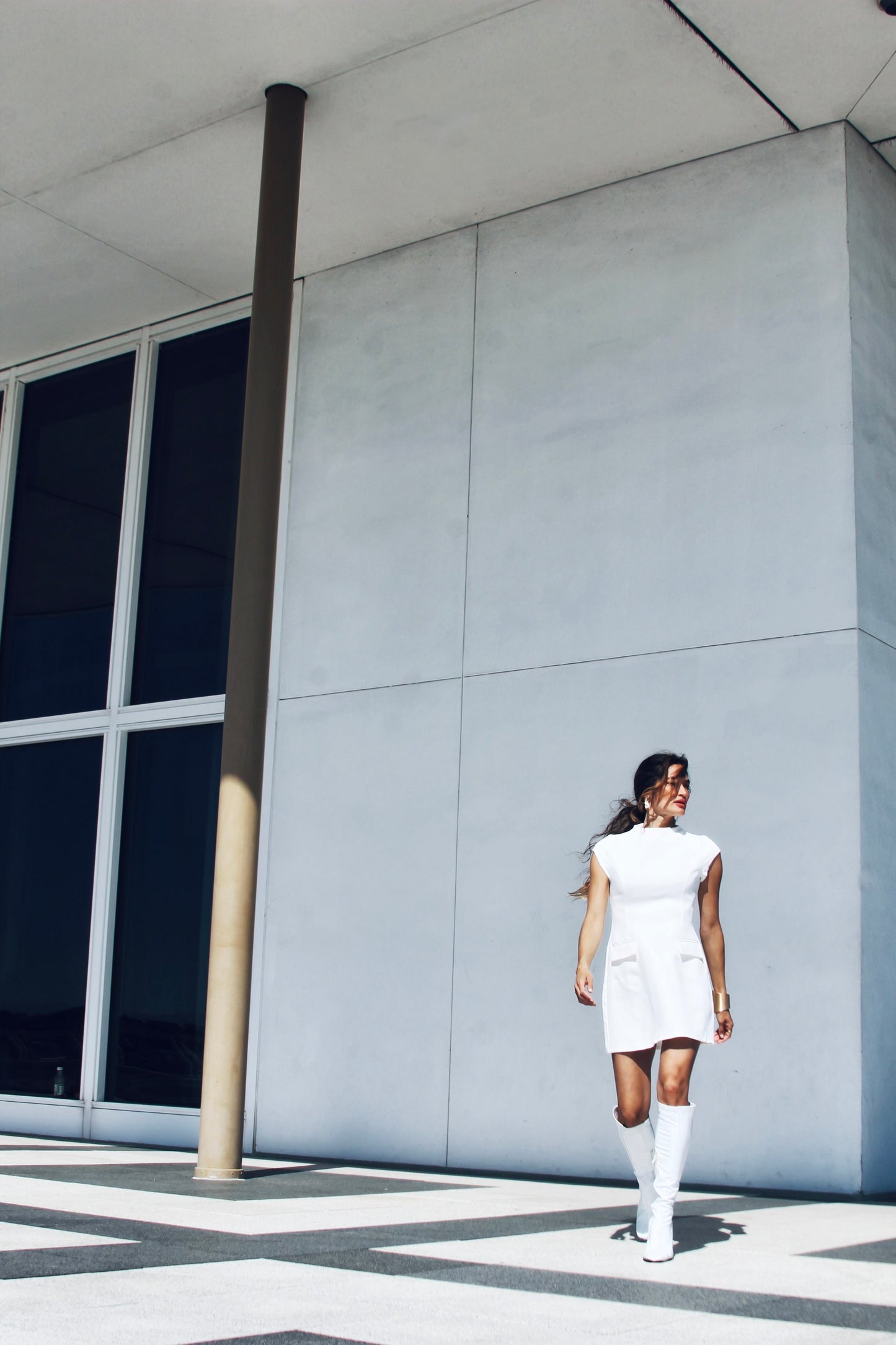 SLEEK & CHIC 60’s inspired mod mini dress, small >> ivory