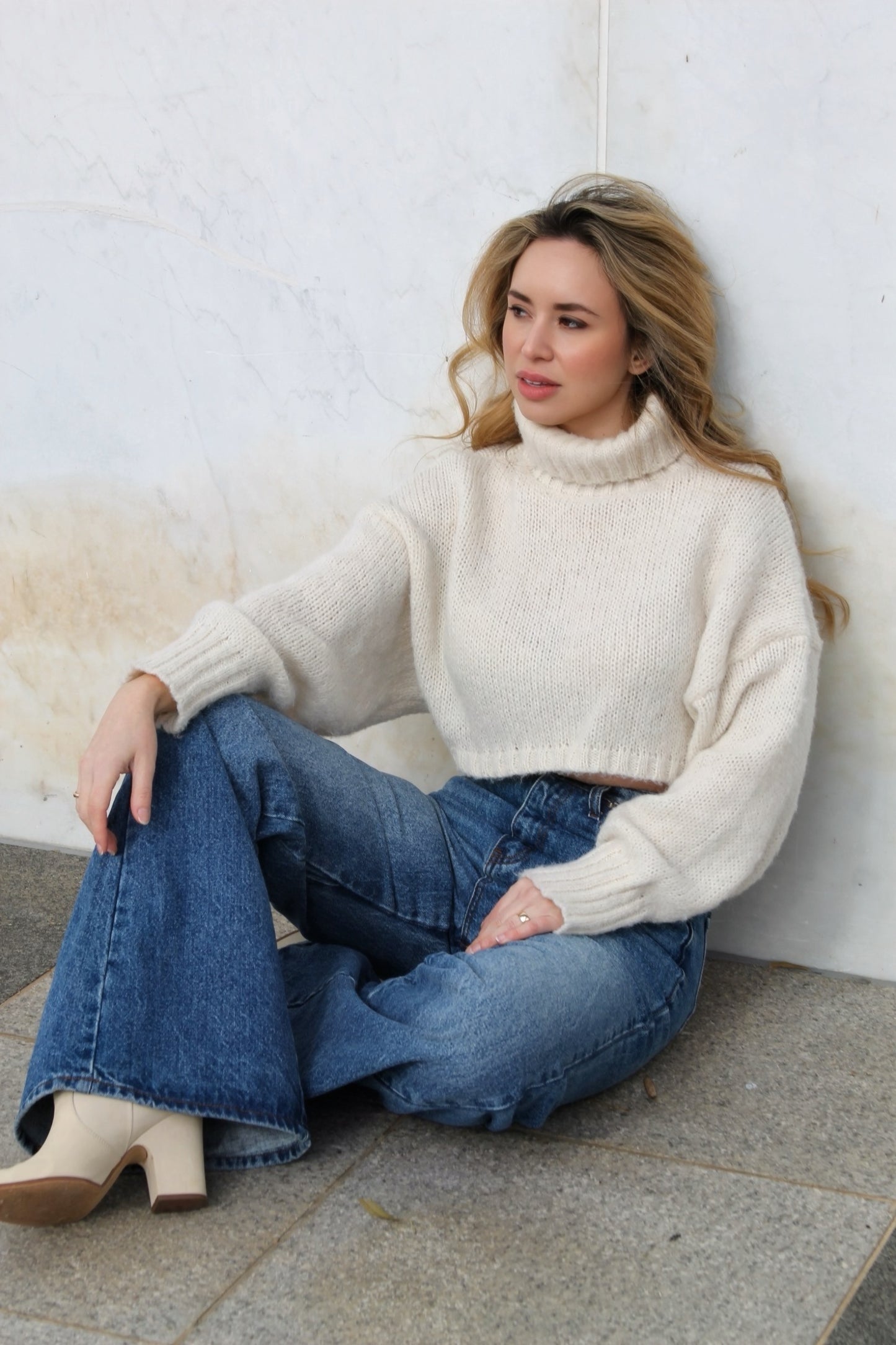 FULL MOON mid-rise + wide leg denim, size 5, Mia & Madison >> dark wash