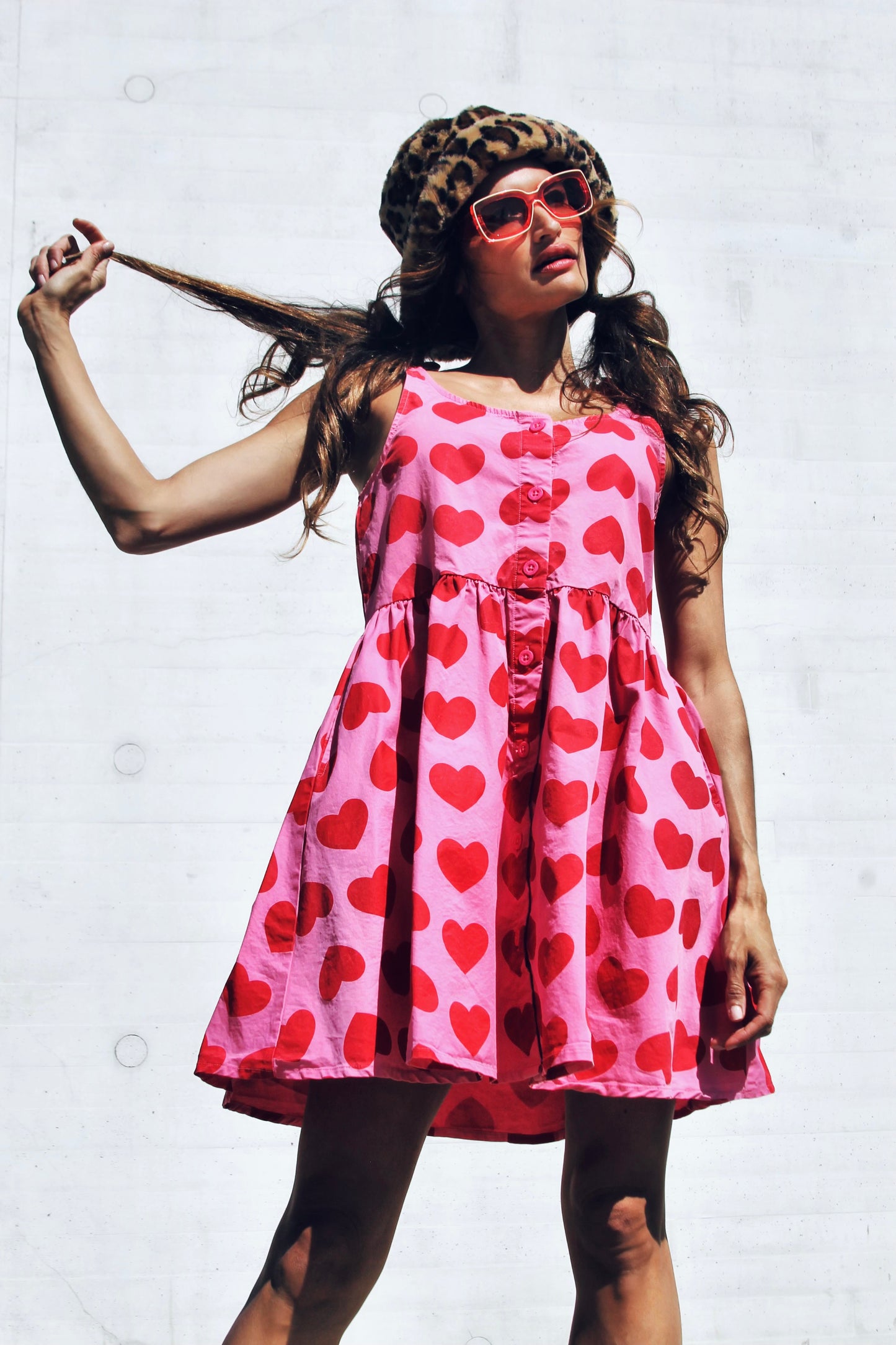 PLAYFUL PULSE adorable button down heart print sundress, size 6 *TRUE VINTAGE* >> bubblegum pink with red hearts