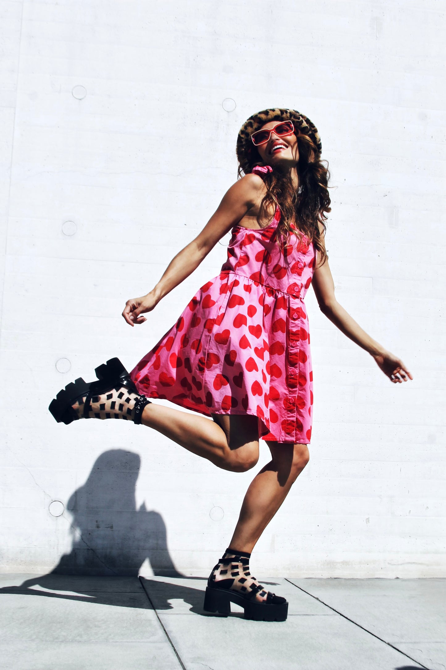 PLAYFUL PULSE adorable button down heart print sundress, size 6 *TRUE VINTAGE* >> bubblegum pink with red hearts