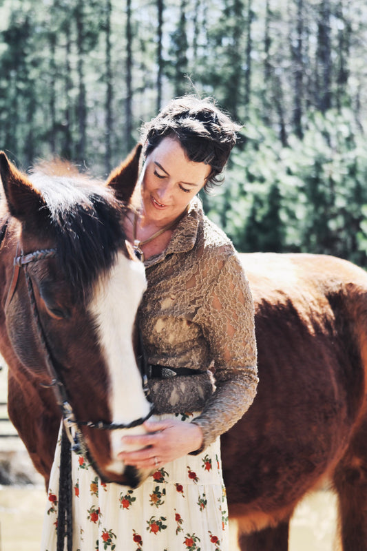 C’EST JOLIE lace button down, size large, TRUE VINTAGE >> light fawn