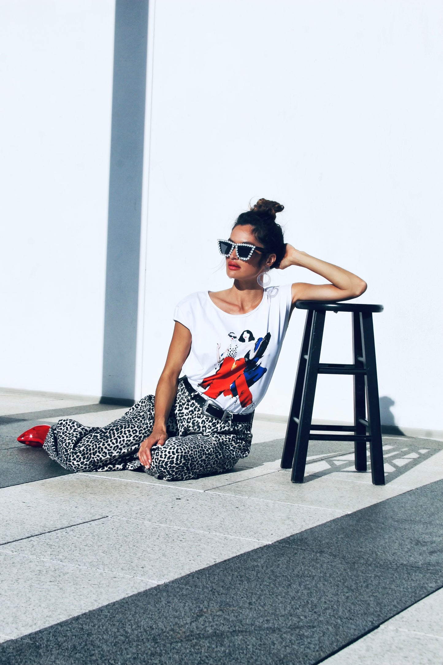 SUNDAY BEST graphic art tee, size 38 *VINTAGE + FOXY FAVE* >> white + fashion girls graphic