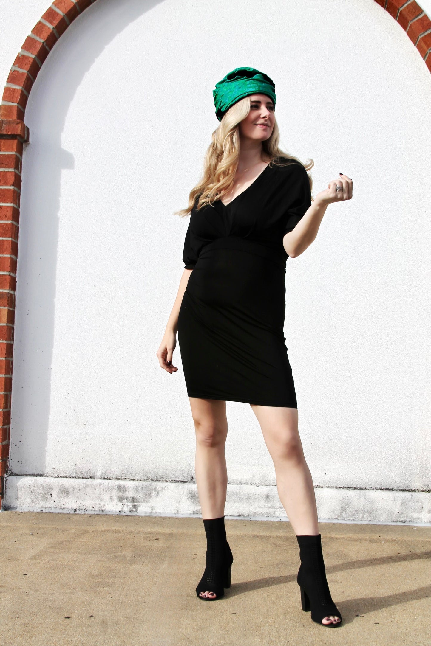 MI AMORE batwing little black dress, size 6