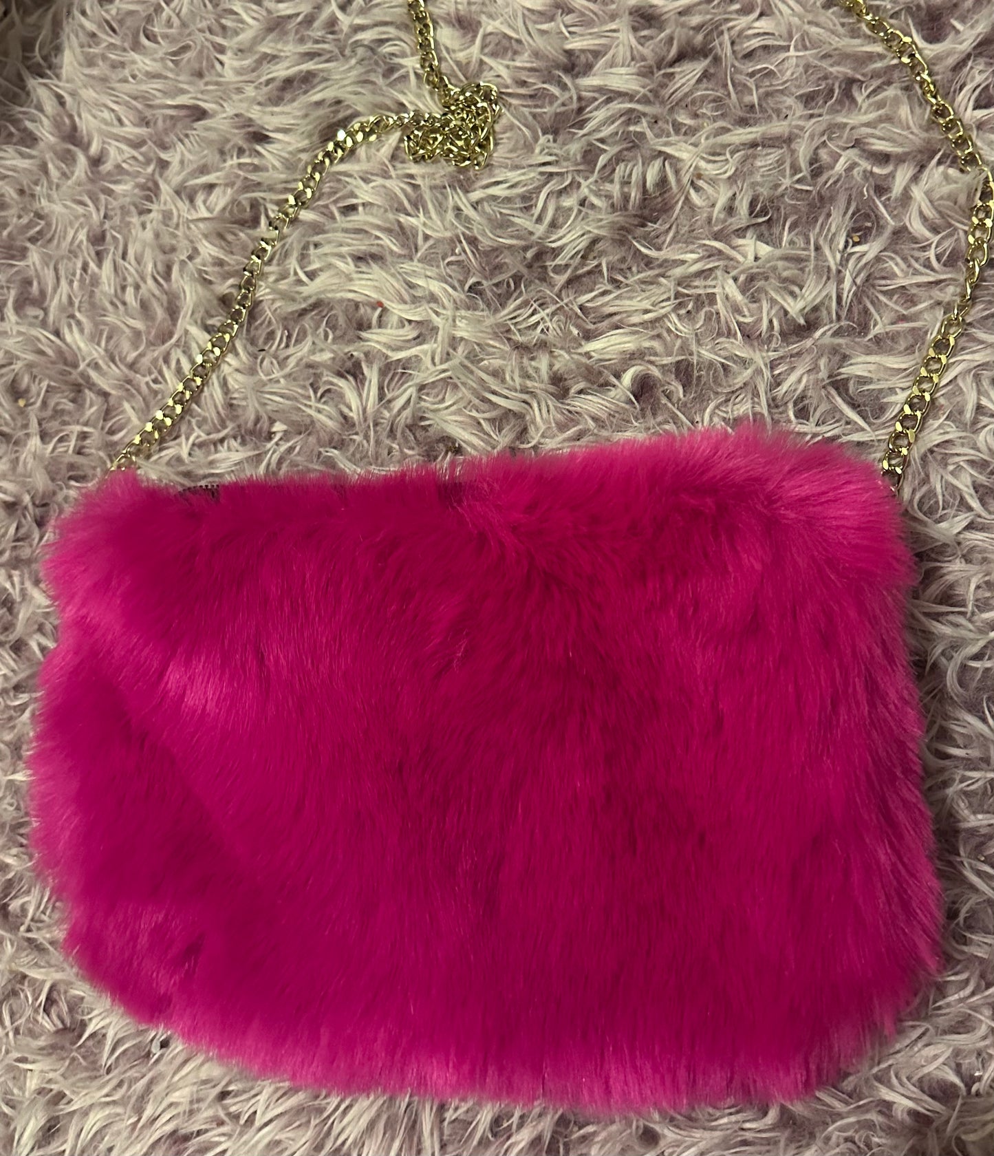 CLUELESS 1990 hot pink + faux fur chain bag