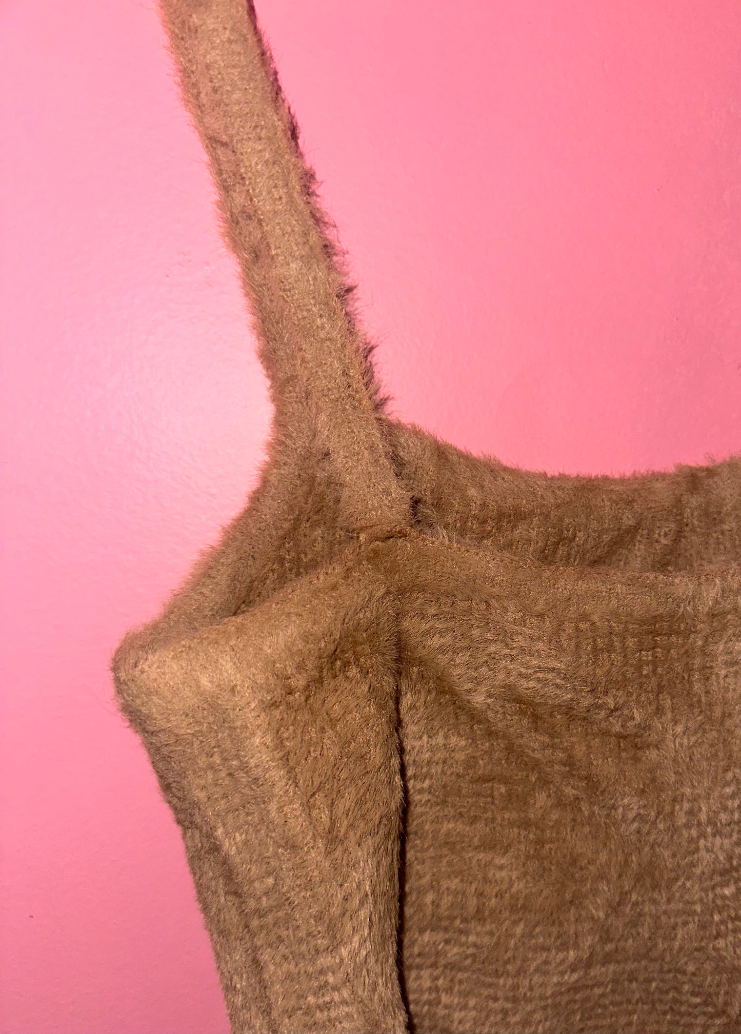 SHAKEN ESPRESSO fuzzy crop tank, small >> cocoa